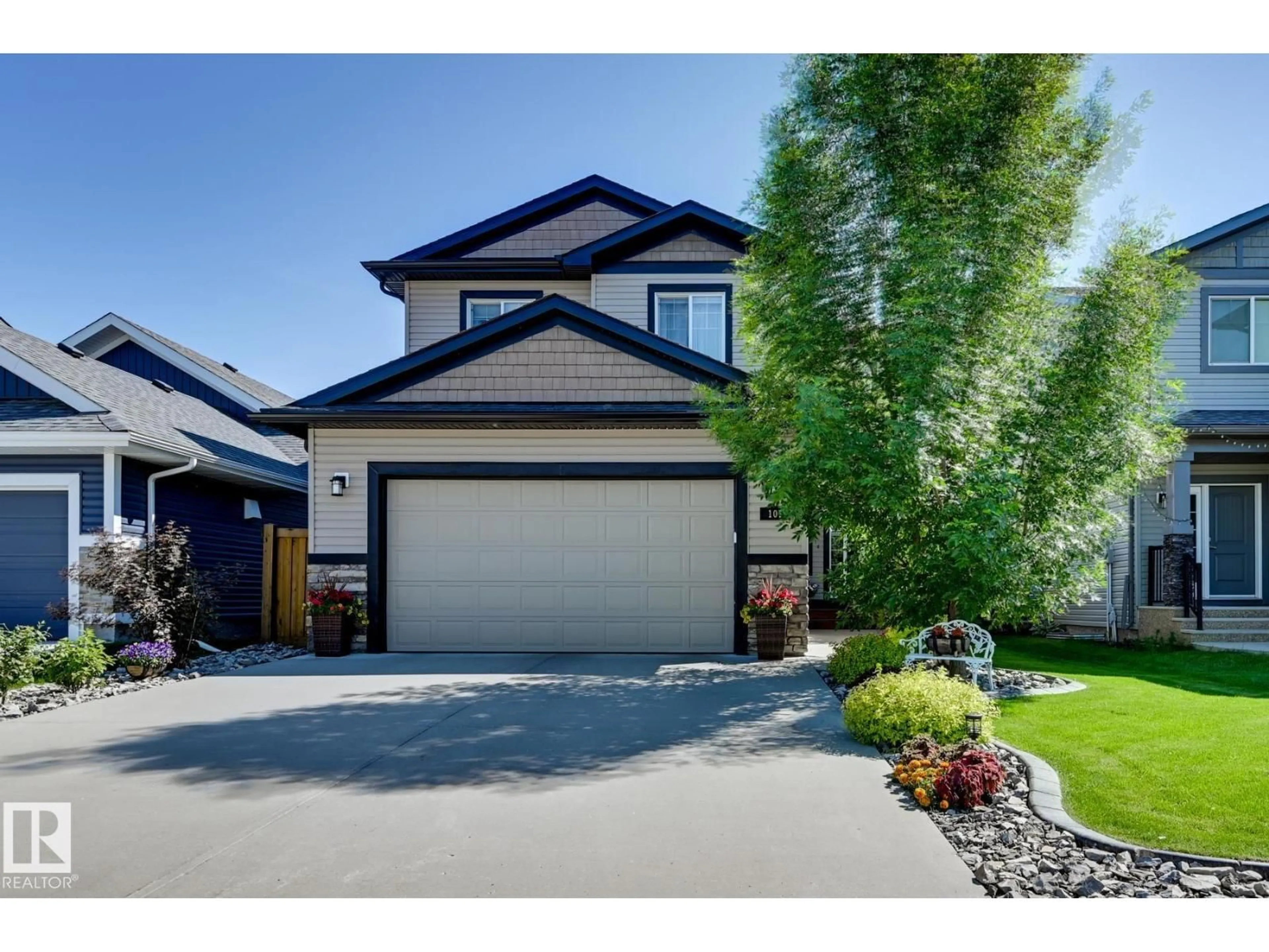 Home with vinyl exterior material, street for 101 HILLDOWNS DR, Spruce Grove Alberta T7X0J1