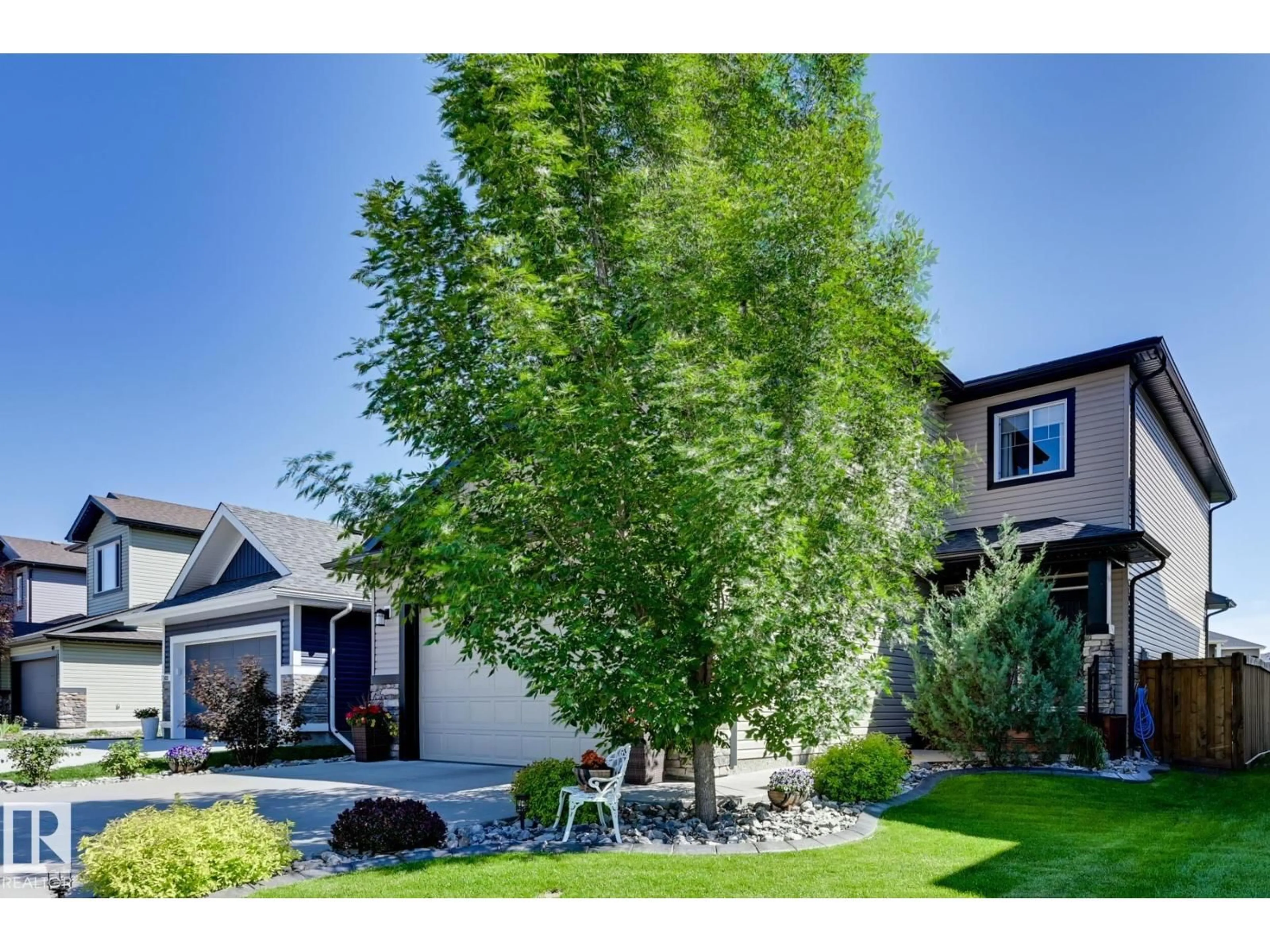 Home with vinyl exterior material, street for 101 HILLDOWNS DR, Spruce Grove Alberta T7X0J1