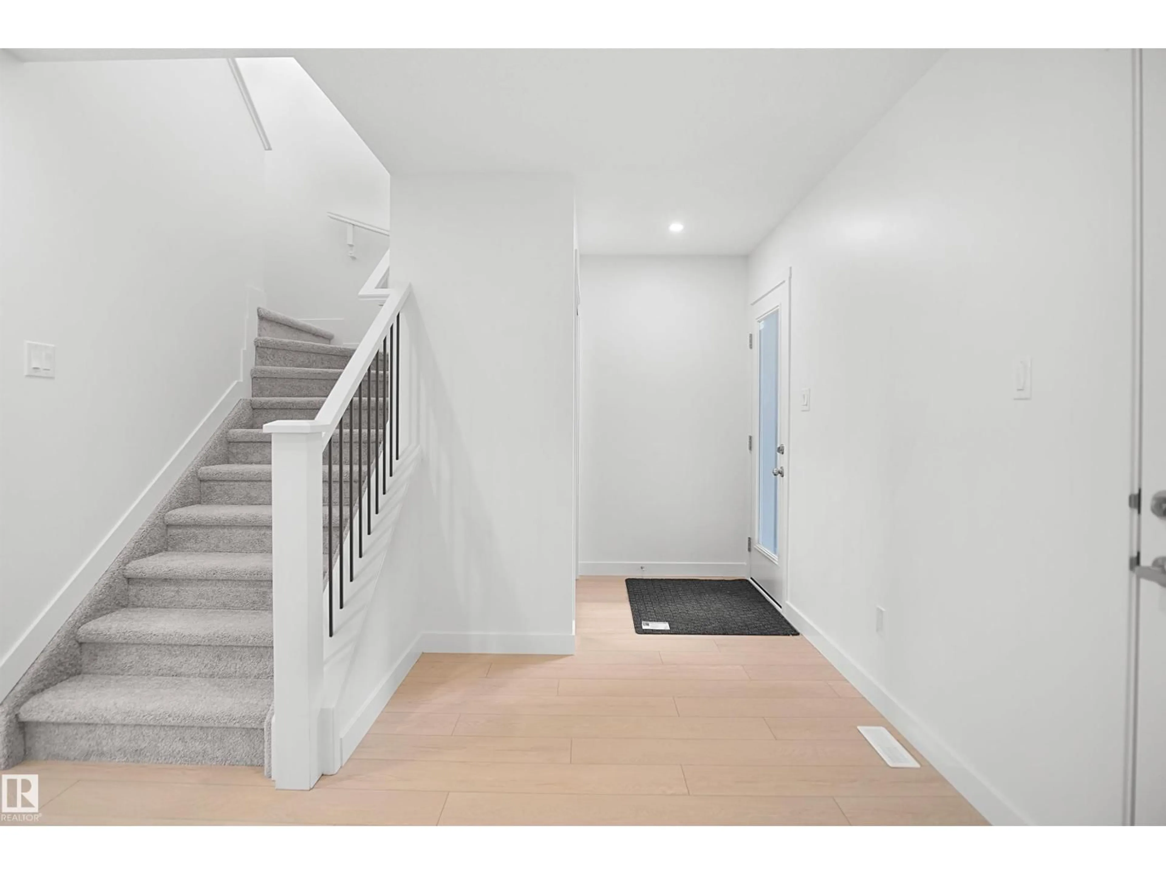 Indoor foyer for NW - 1822 188 ST, Edmonton Alberta T6M3N7
