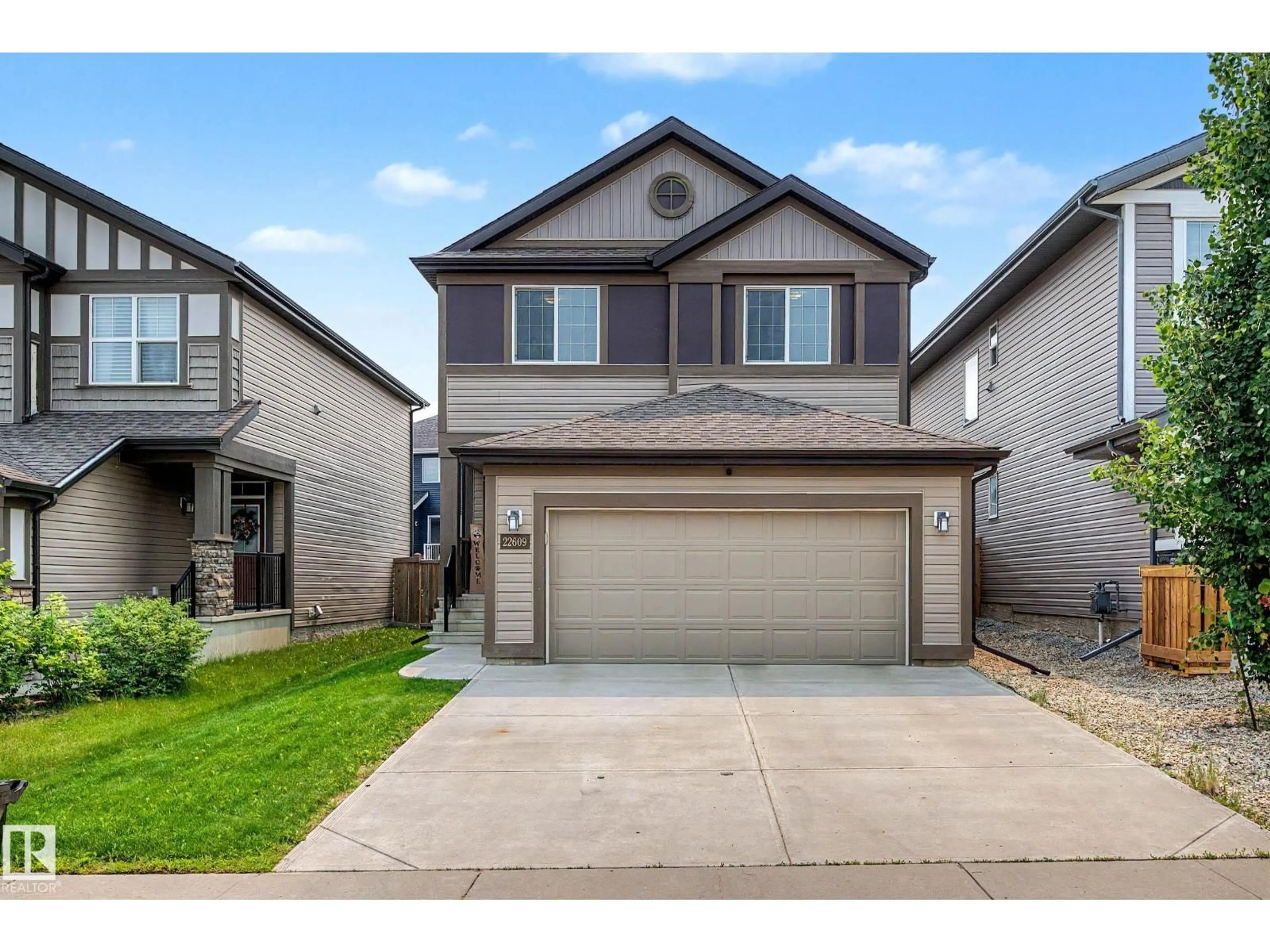 Home with vinyl exterior material, street for 22609 94A AV, Edmonton Alberta T5T7B2