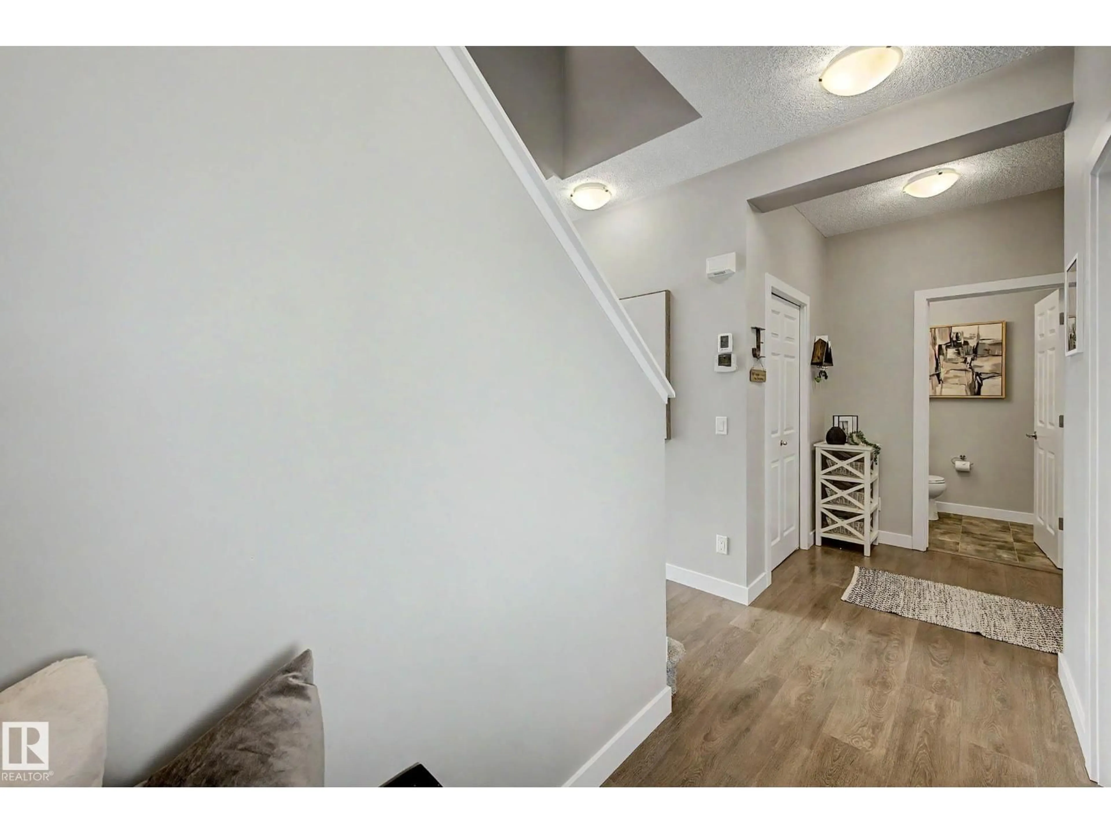 Indoor entryway for 22609 94A AV, Edmonton Alberta T5T7B2