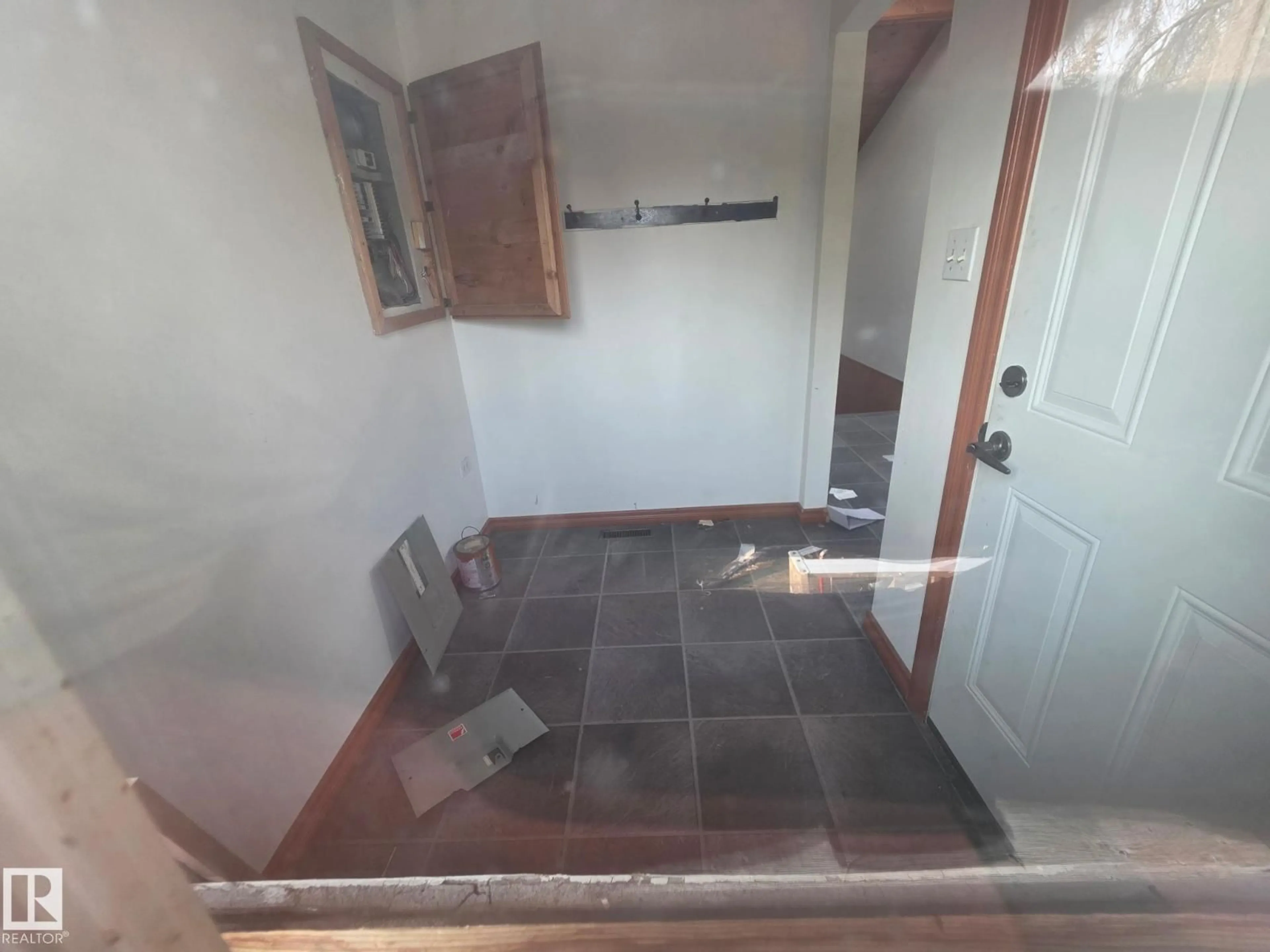 A pic of a room for 9914 101 AV, Rural Lac Ste. Anne County Alberta T0E0L0