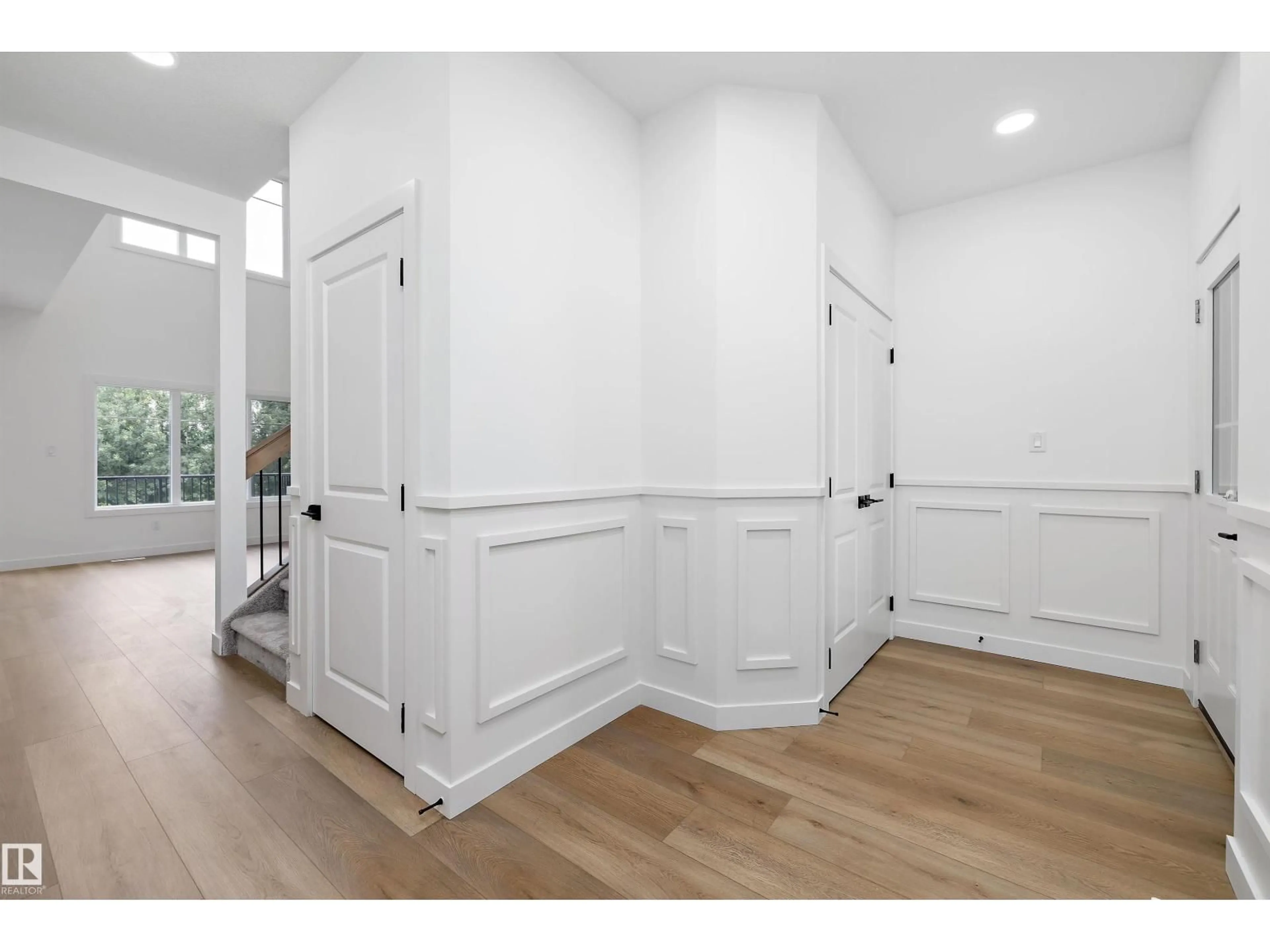 Indoor entryway for 915 ELDERBERRY LD, Edmonton Alberta T6M3K3