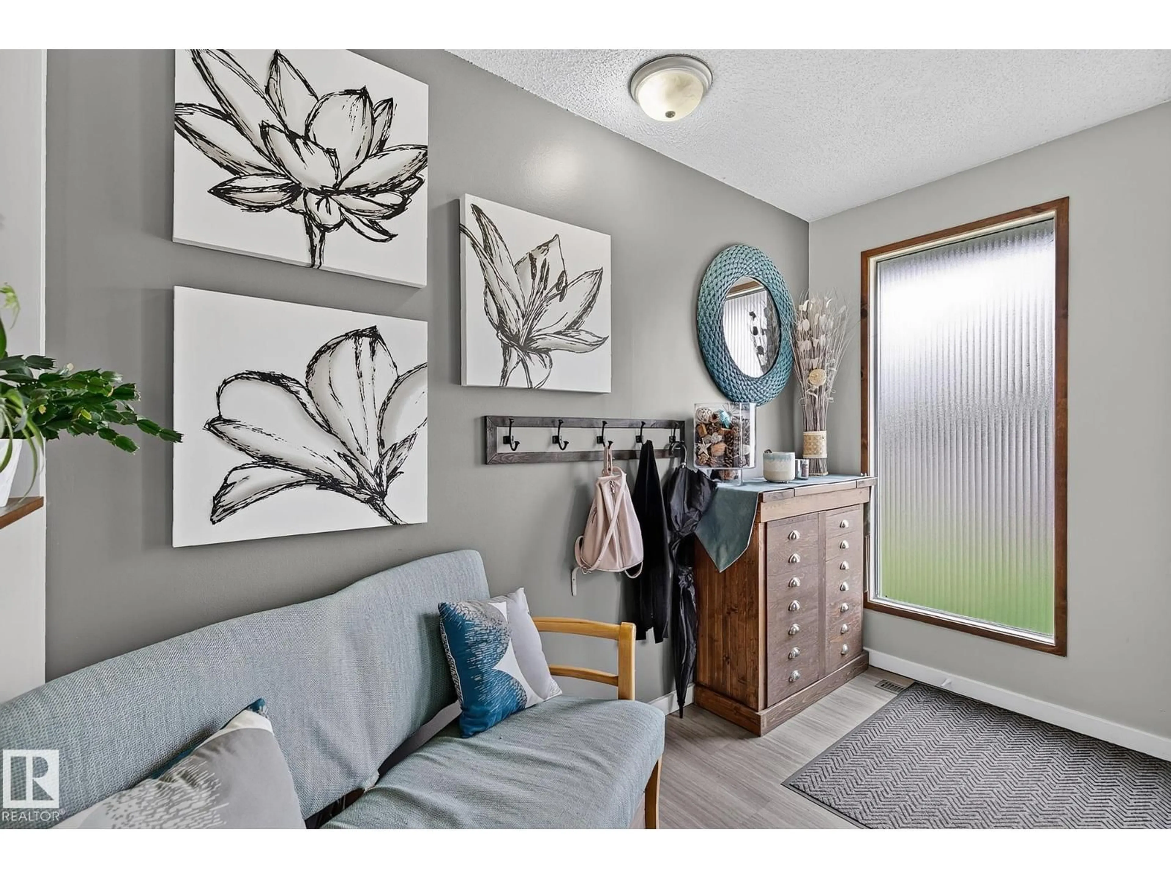 Indoor entryway for 20 GARLAND CR, Sherwood Park Alberta T8A2P4