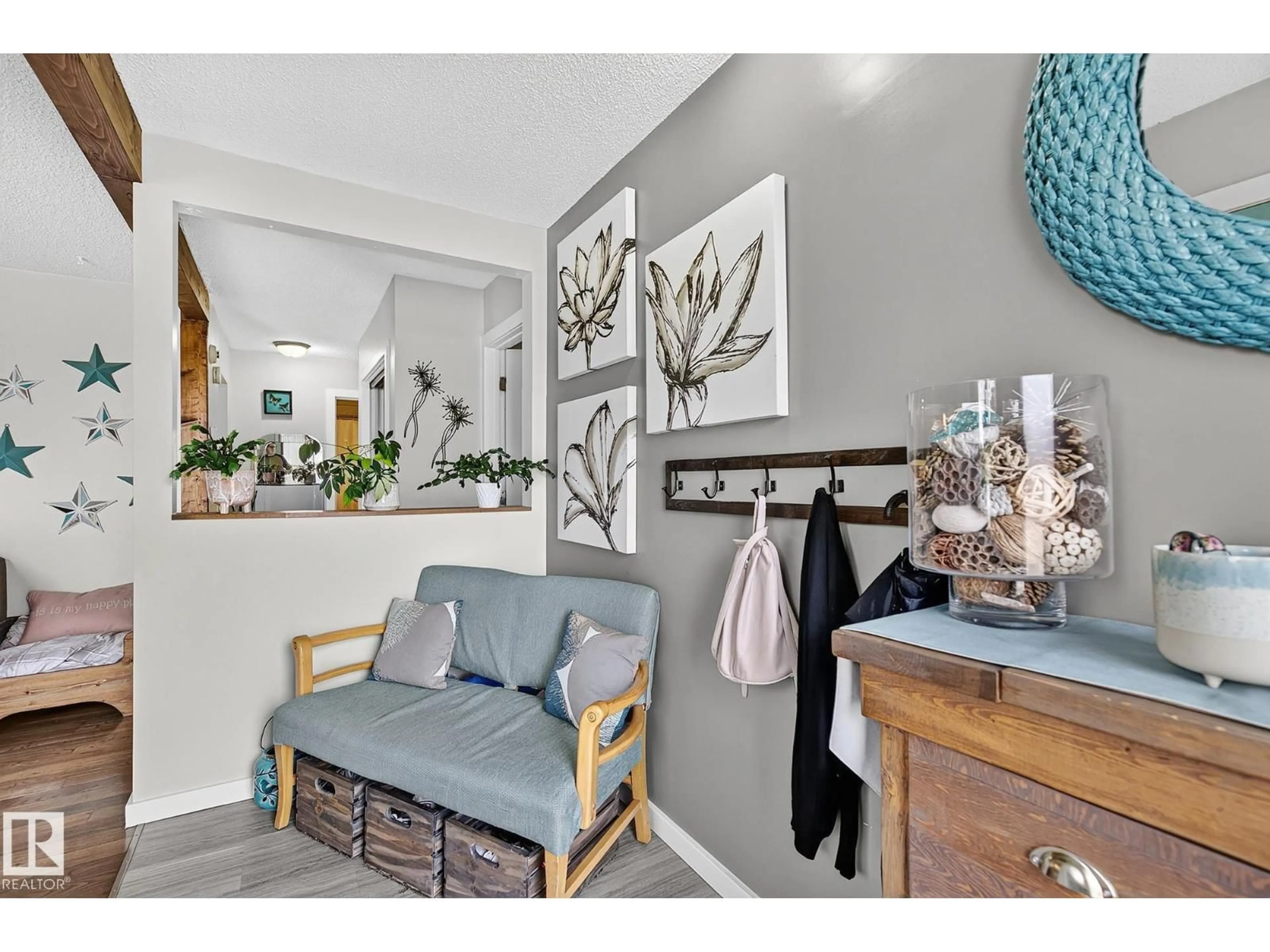 Indoor entryway for 20 GARLAND CR, Sherwood Park Alberta T8A2P4