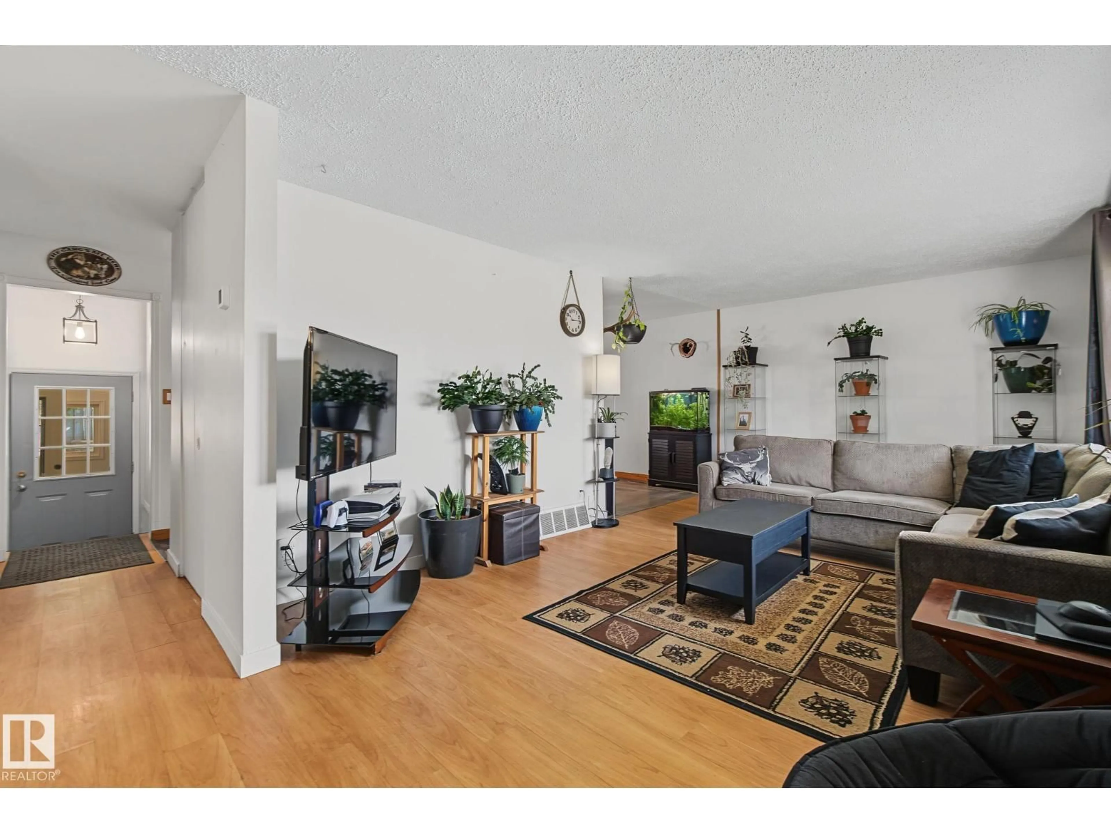Living room with furniture, unknown for 5116 49 AV, Onoway Alberta T0E1V0