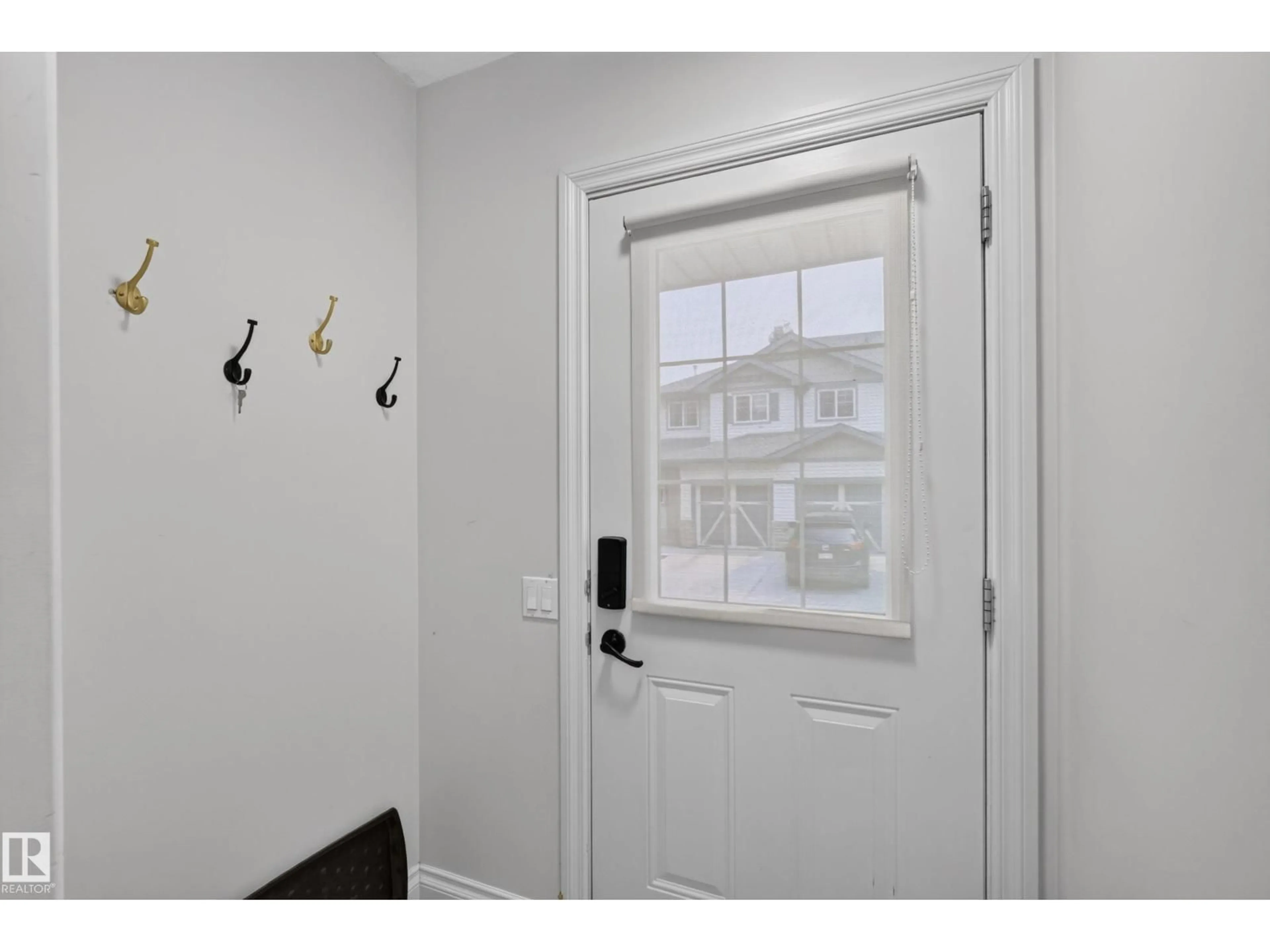 Indoor entryway for #18 - 2565 HANNA CR, Edmonton Alberta T6R0M4