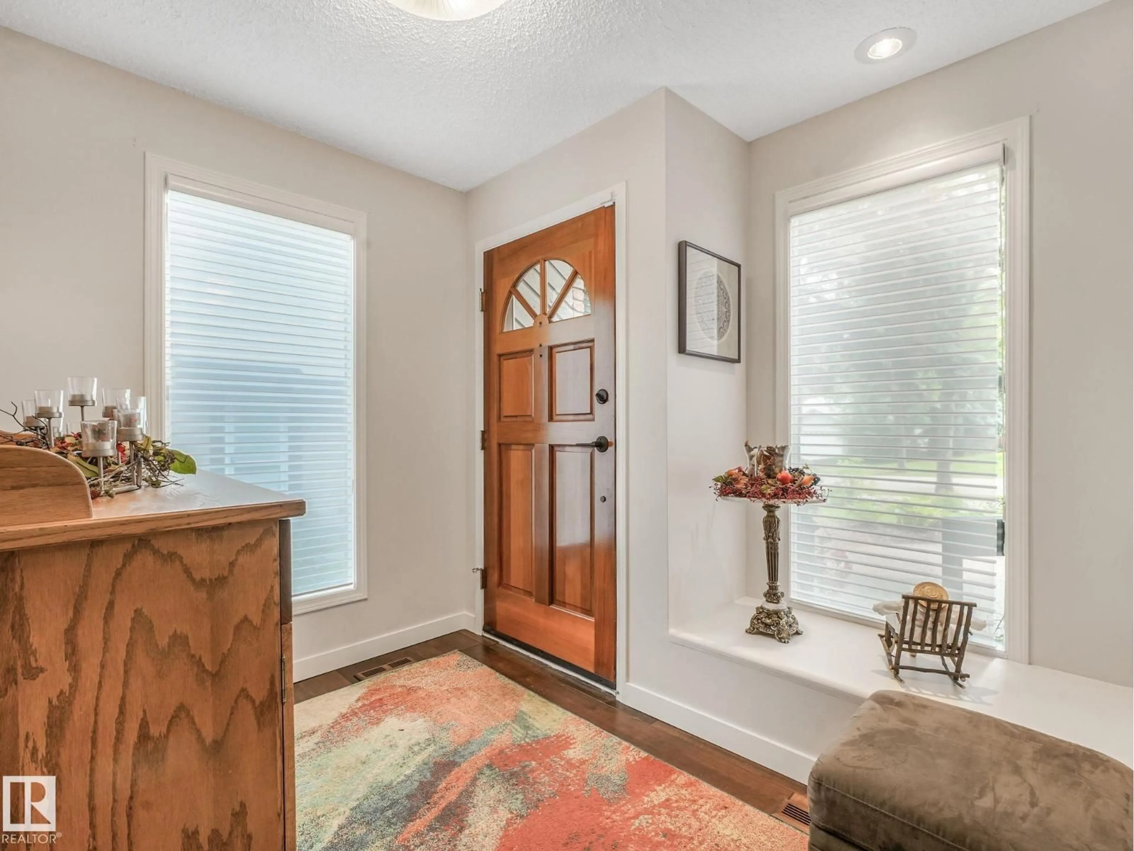 Indoor entryway for 10 WHITEOAK PL, St. Albert Alberta T8N3H4
