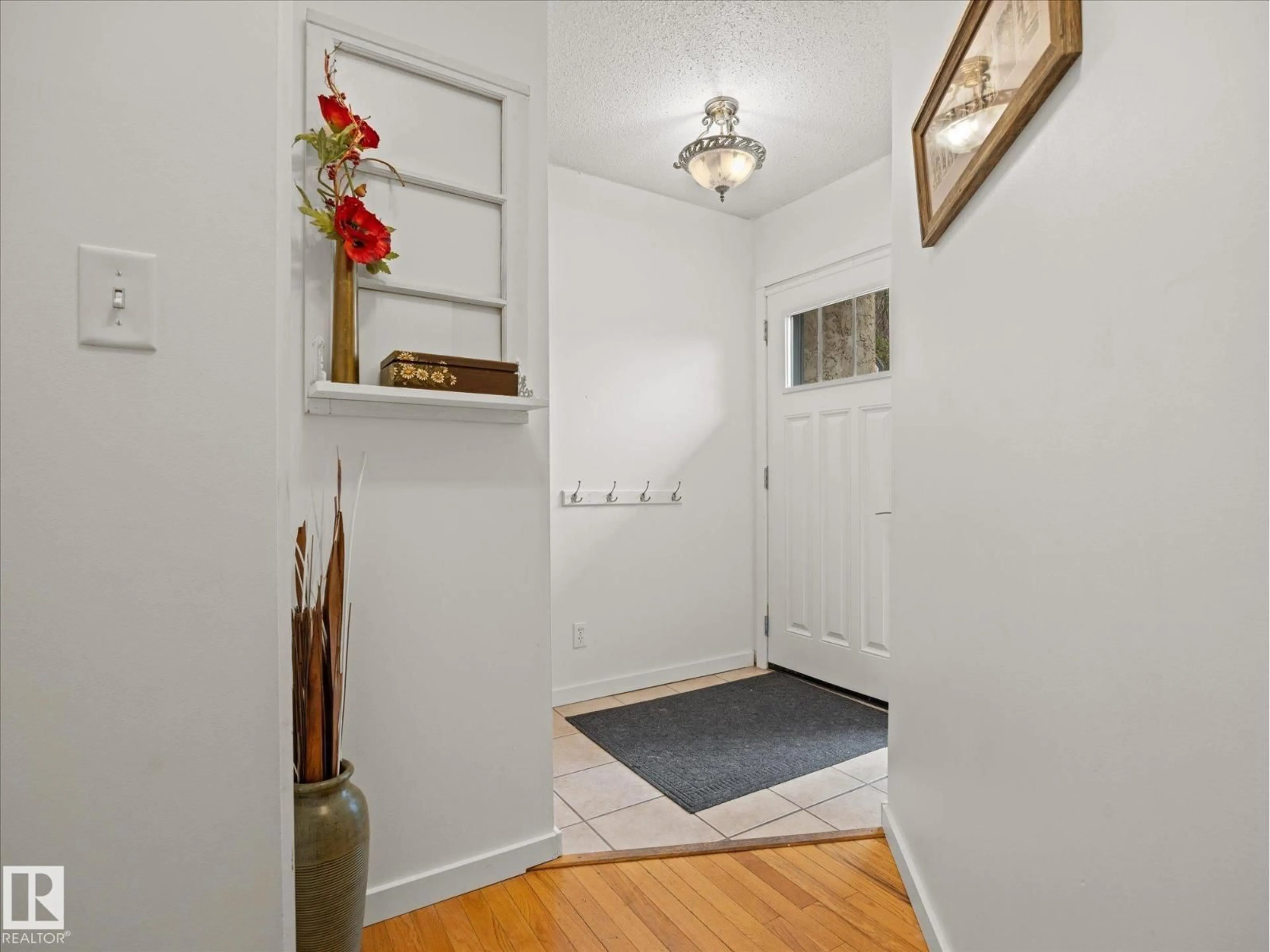 Indoor entryway for NW - 9014 184 ST, Edmonton Alberta T5T1R2