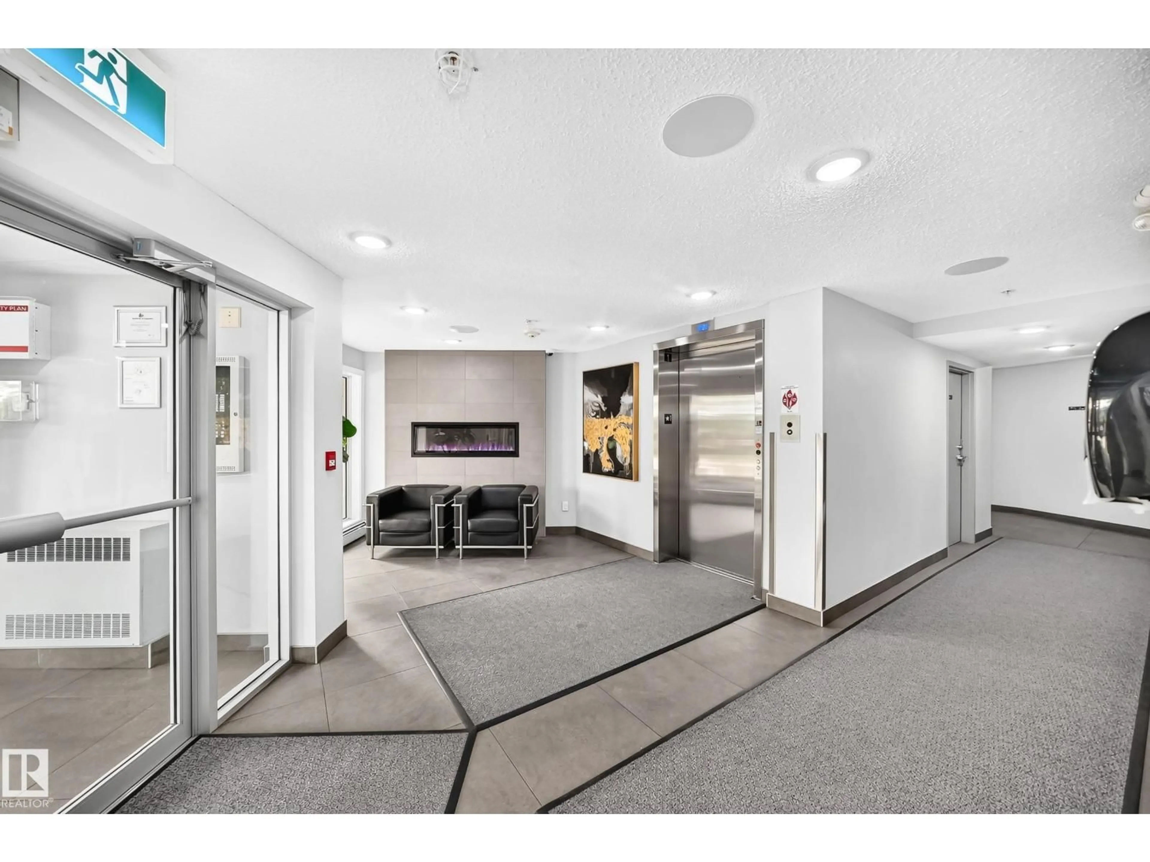 Indoor foyer for 115 - 11511 27 AV, Edmonton Alberta T6J7J8