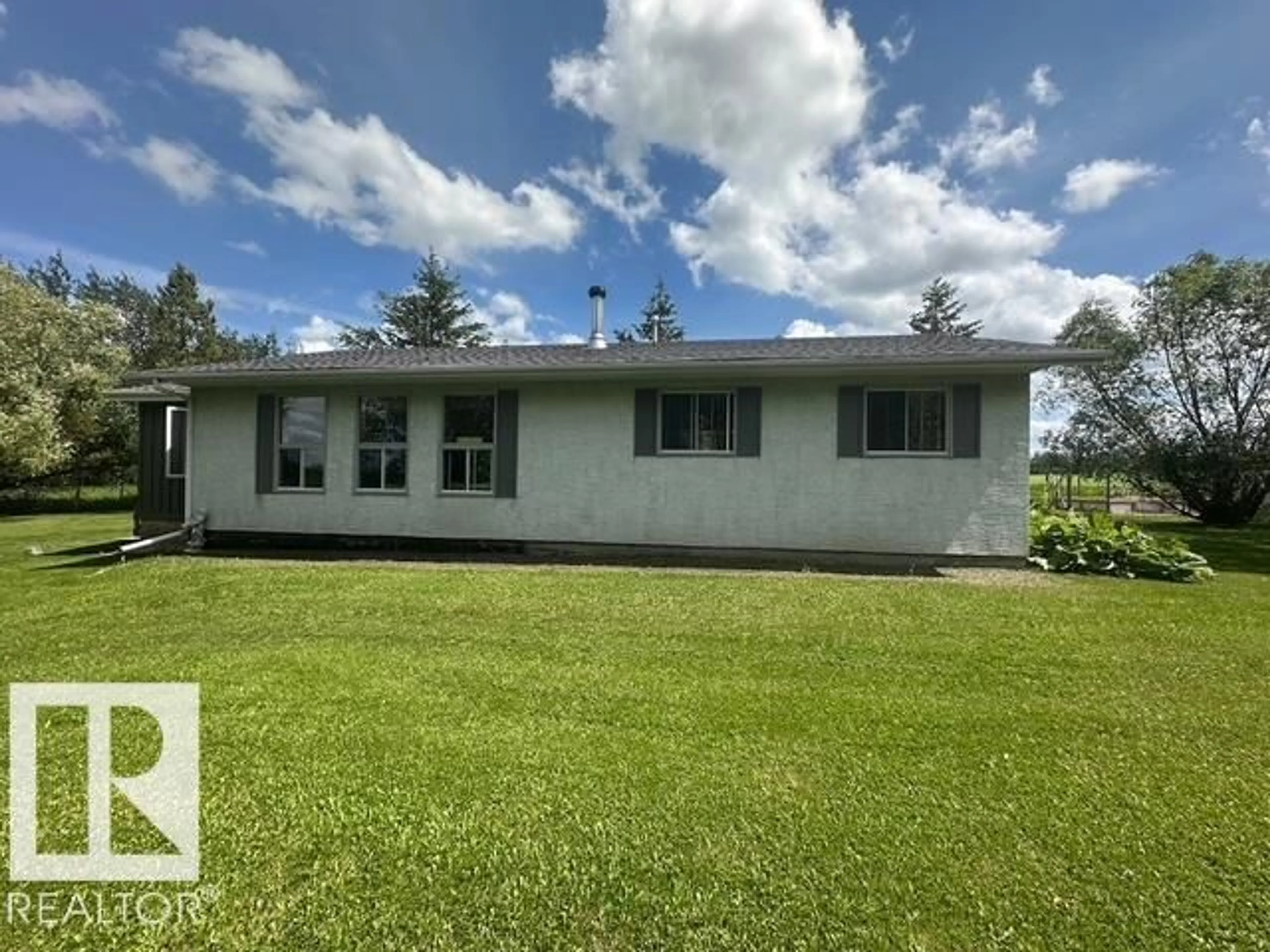 Home with vinyl exterior material, unknown for 9007 TWP ROAD 563, Rural Lac Ste. Anne County Alberta T0E1N0