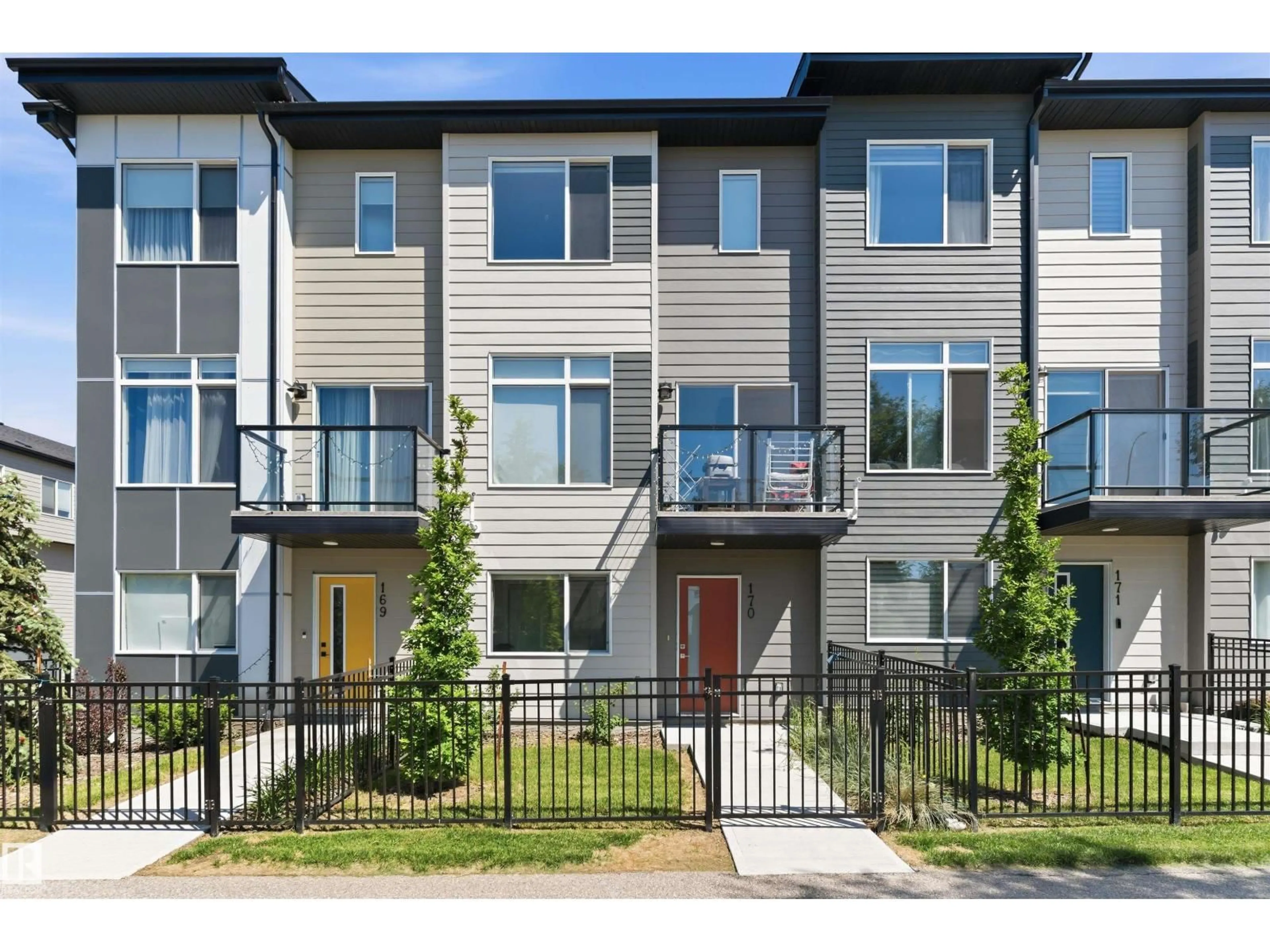 Home with vinyl exterior material, street for 804 - 170 WELSH DR, Edmonton Alberta T6X1Y8