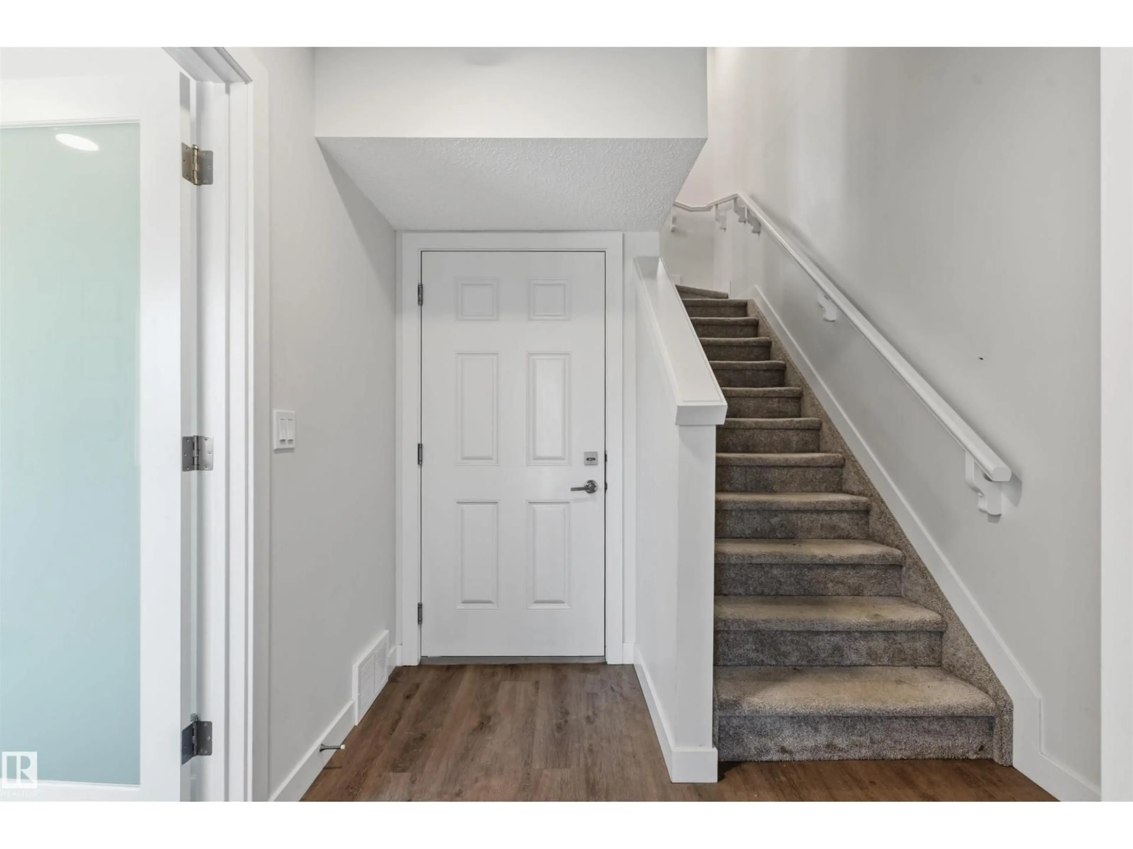 Indoor entryway for 804 - 170 WELSH DR, Edmonton Alberta T6X1Y8