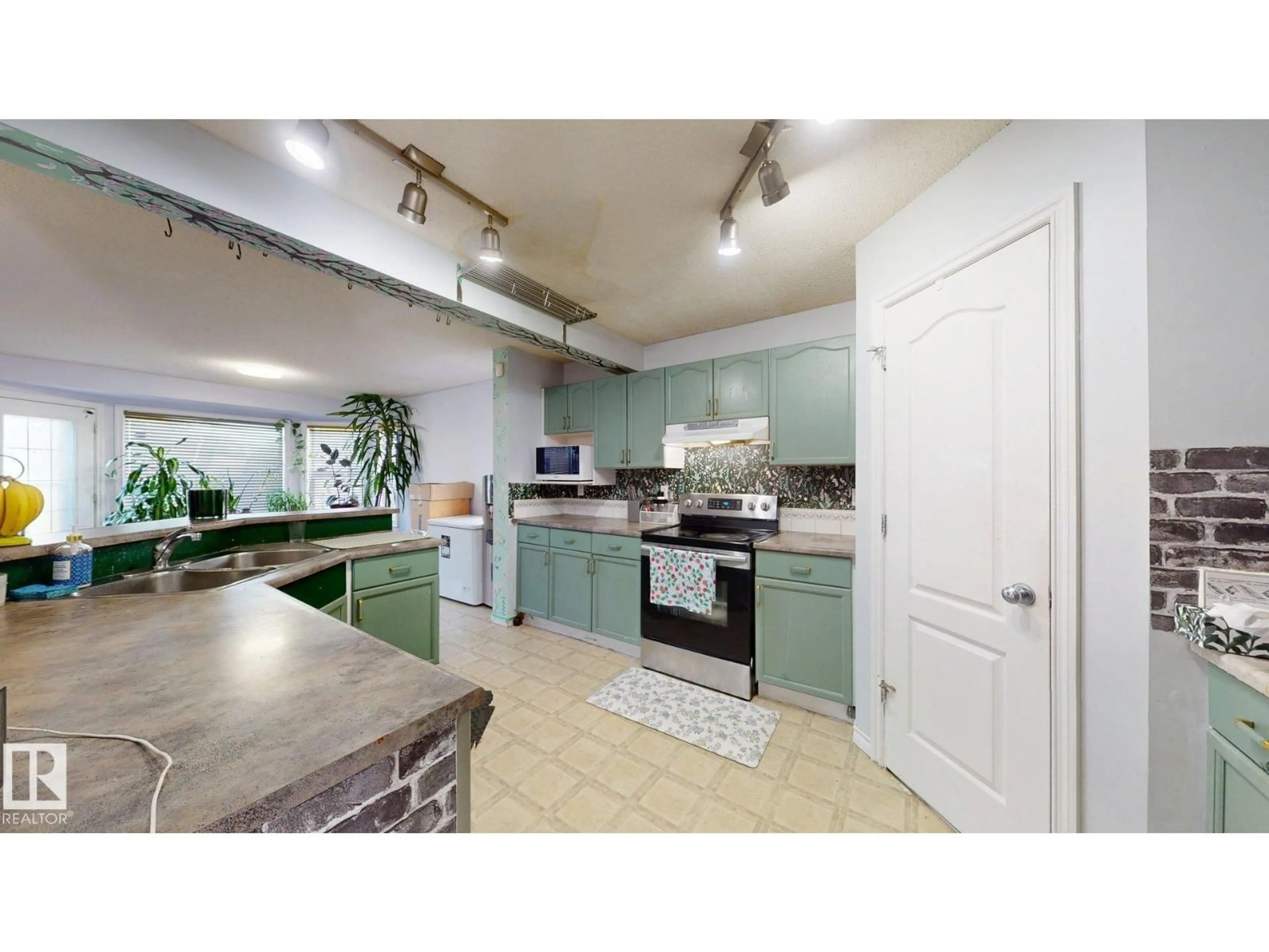 Unknown for 1808 36 AV NW, Edmonton Alberta T6T1S8