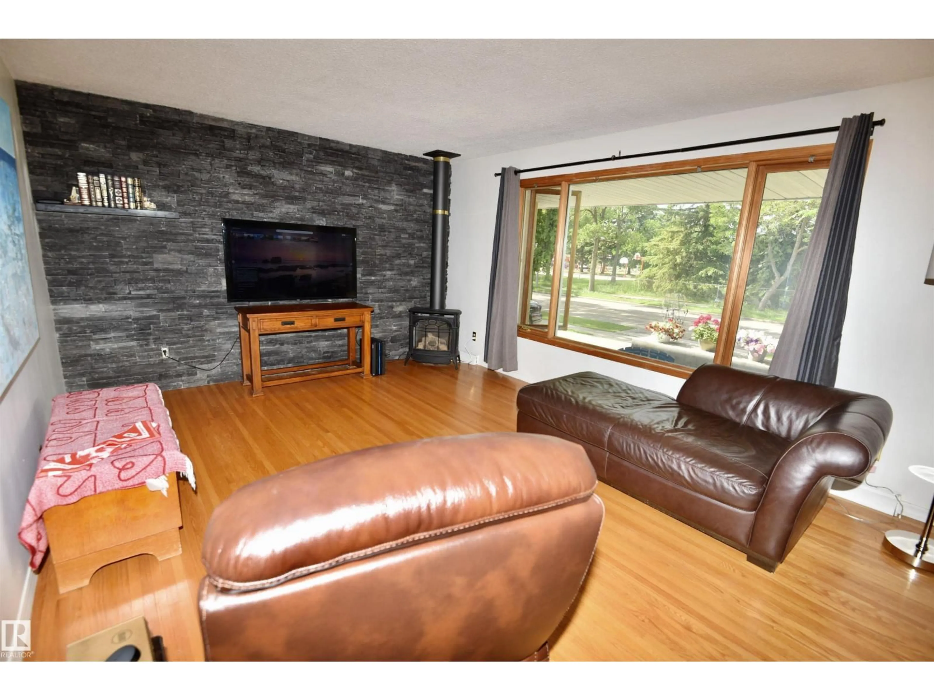 Living room with furniture, wood/laminate floor for NW - 7923 94 AV, Edmonton Alberta T6C1W5