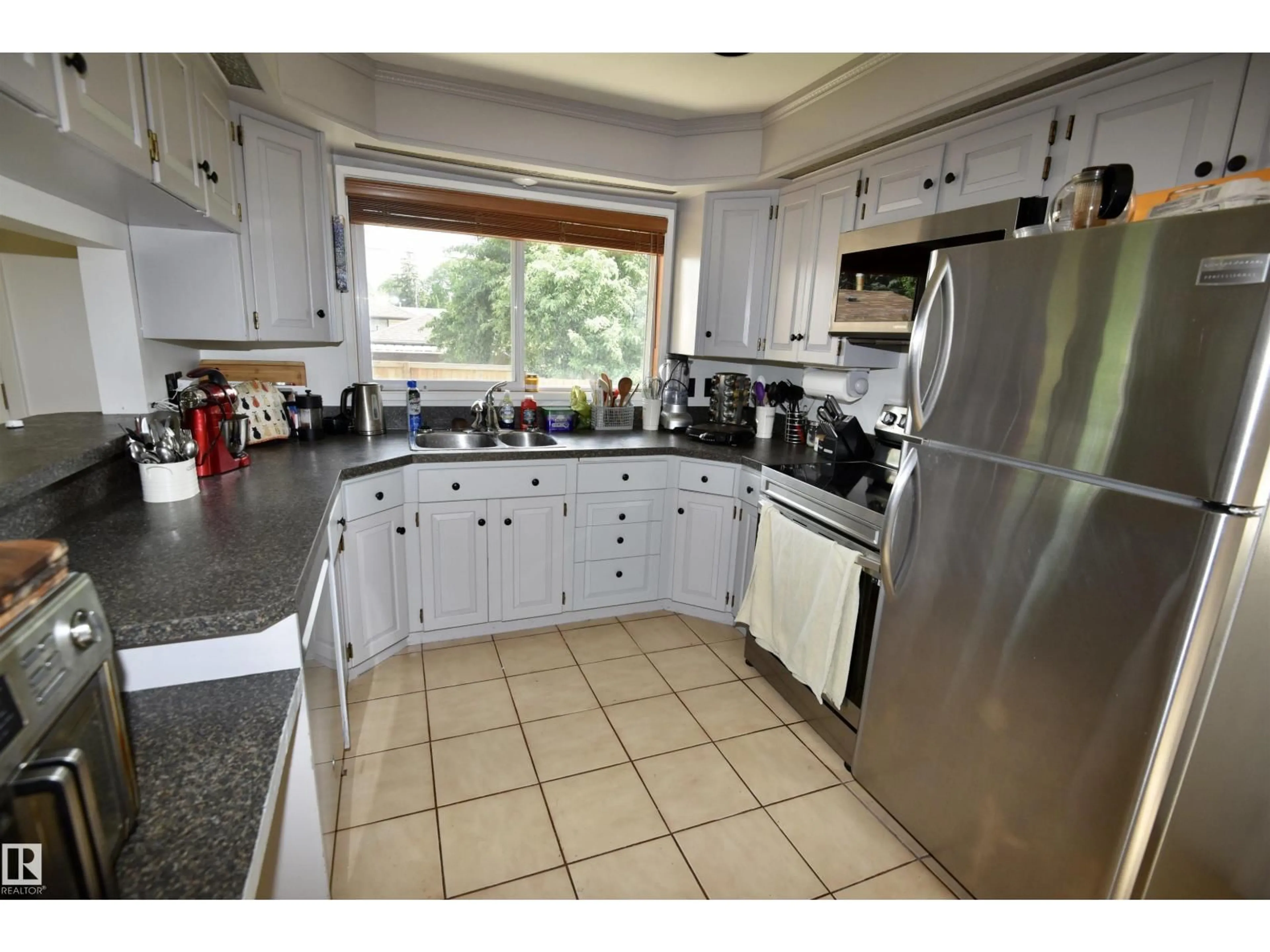 Standard kitchen, ceramic/tile floor for NW - 7923 94 AV, Edmonton Alberta T6C1W5