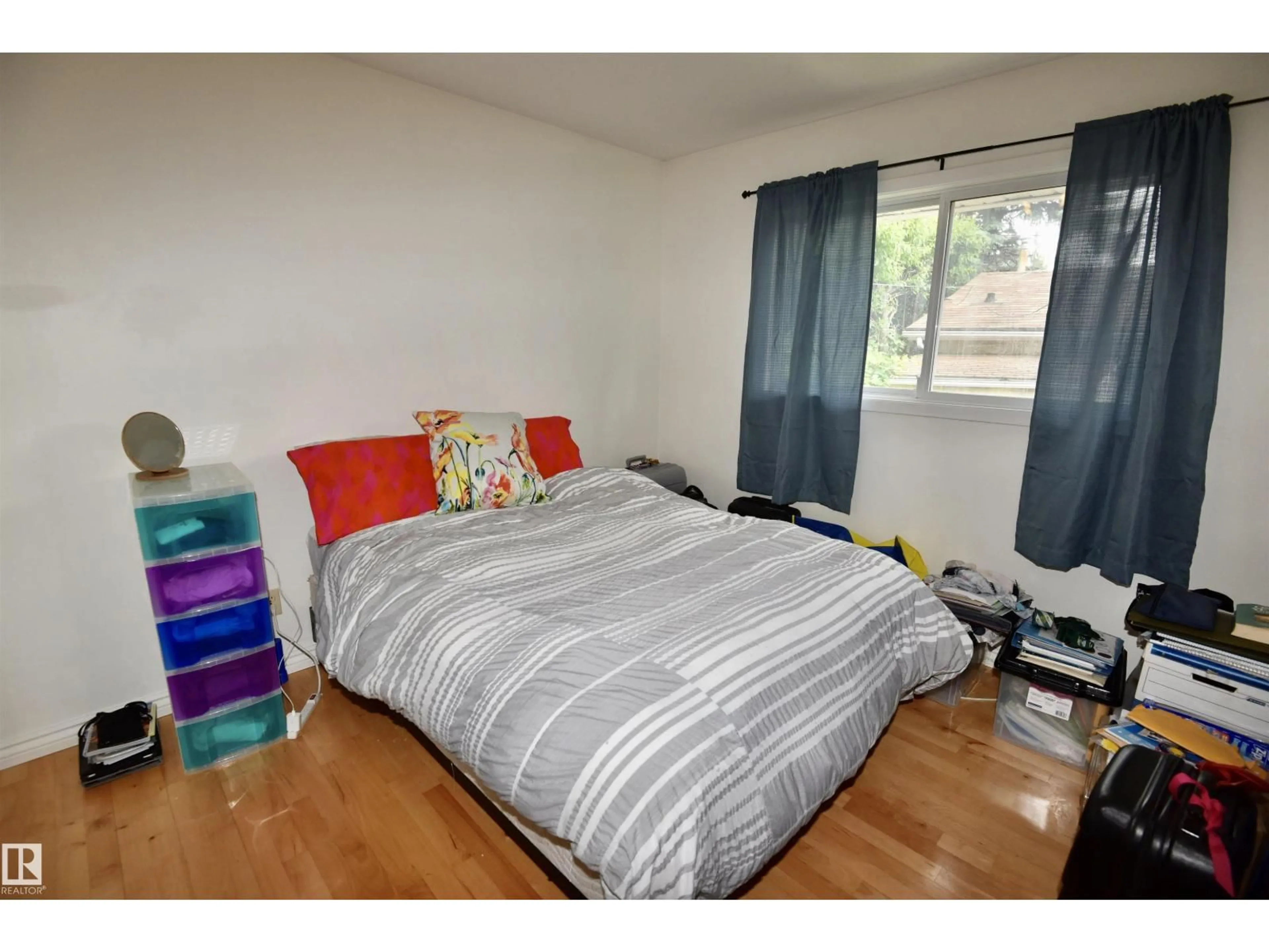 A pic of a room for NW - 7923 94 AV, Edmonton Alberta T6C1W5