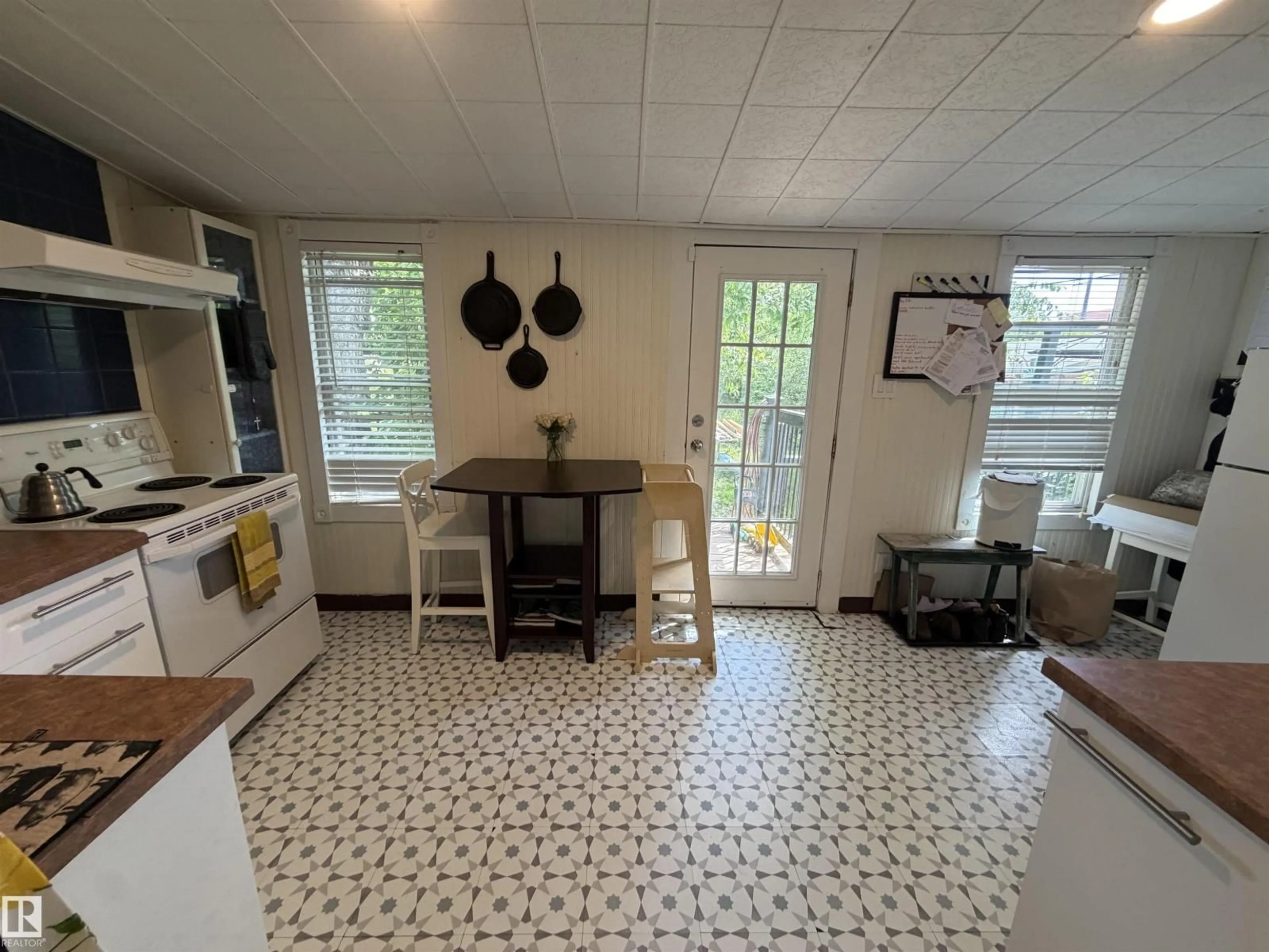 A pic of a room for NW - 11427 125 ST, Edmonton Alberta T5M0N1