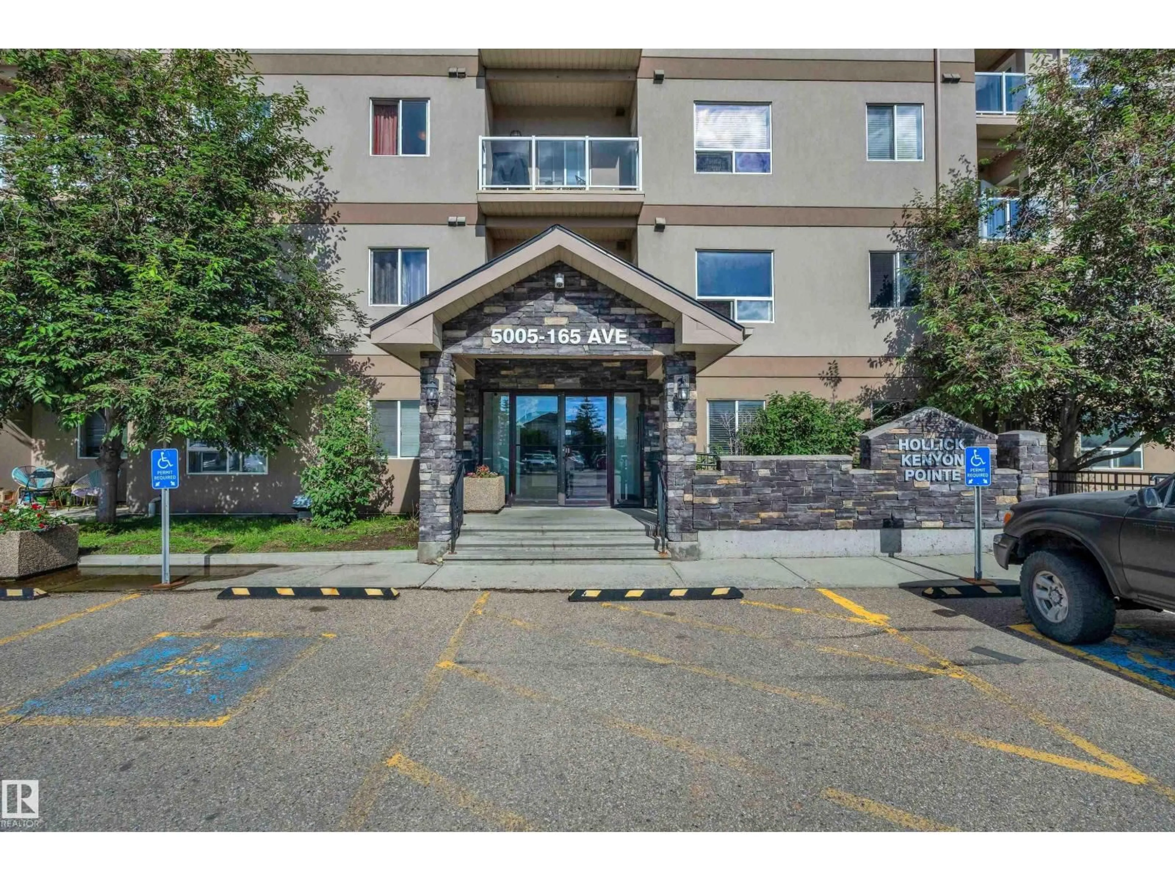 Indoor foyer for #125 - 5005 165 AV, Edmonton Alberta T5Y0L8