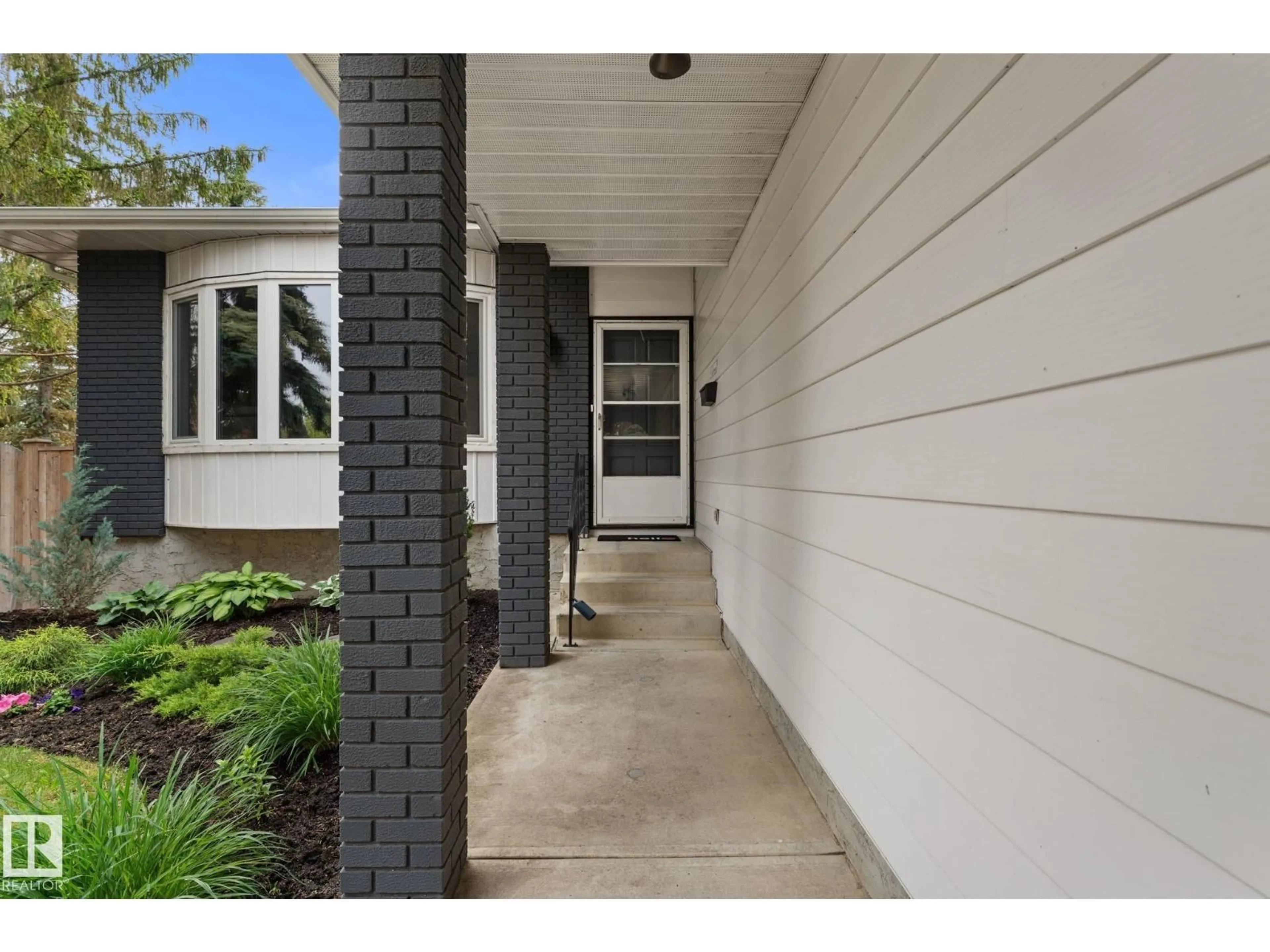 Indoor entryway for NW - 2451 115 ST, Edmonton Alberta T6J4Z2