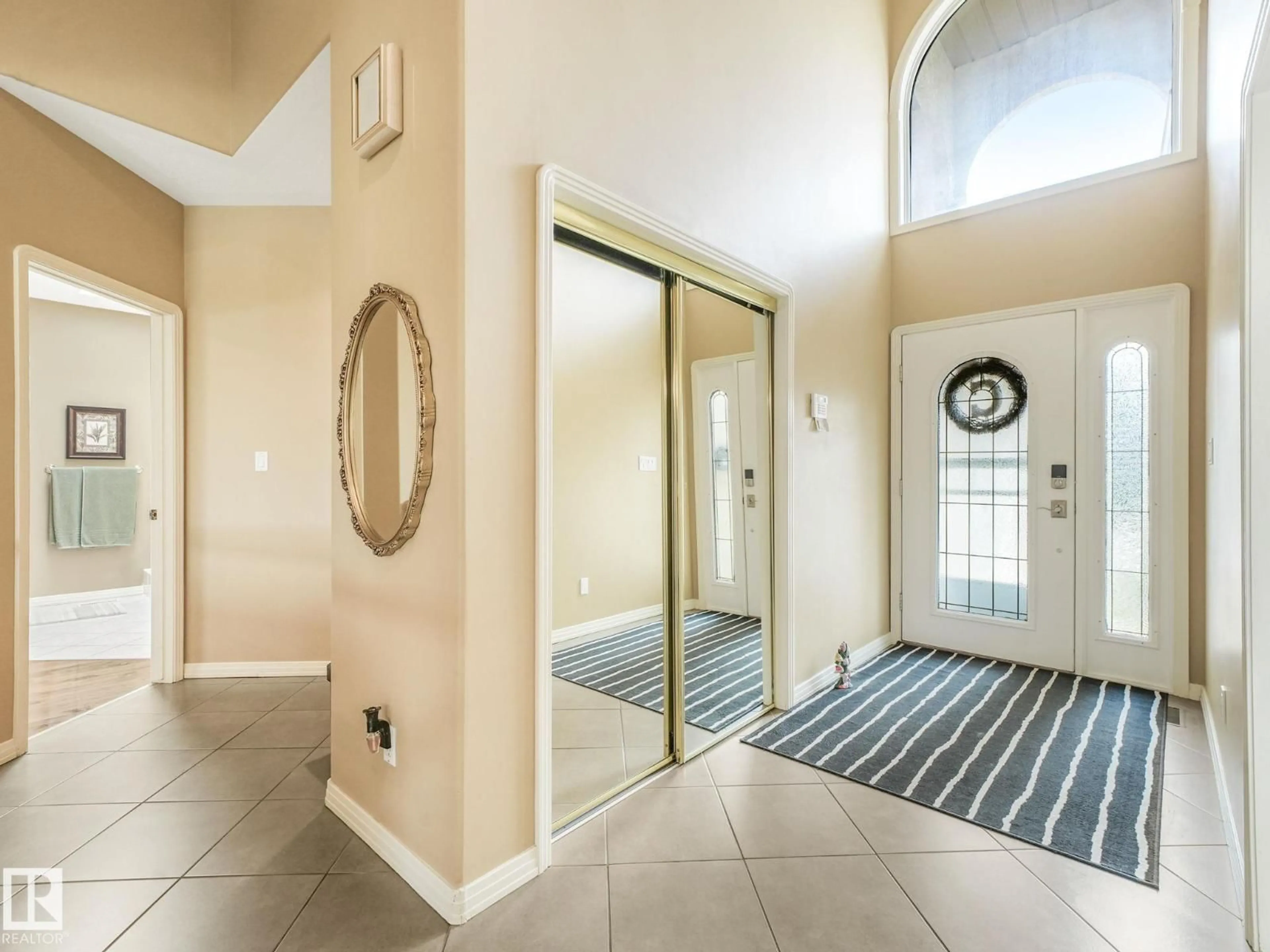 Indoor entryway for 1058 JAMES CR, Edmonton Alberta T6L6P6