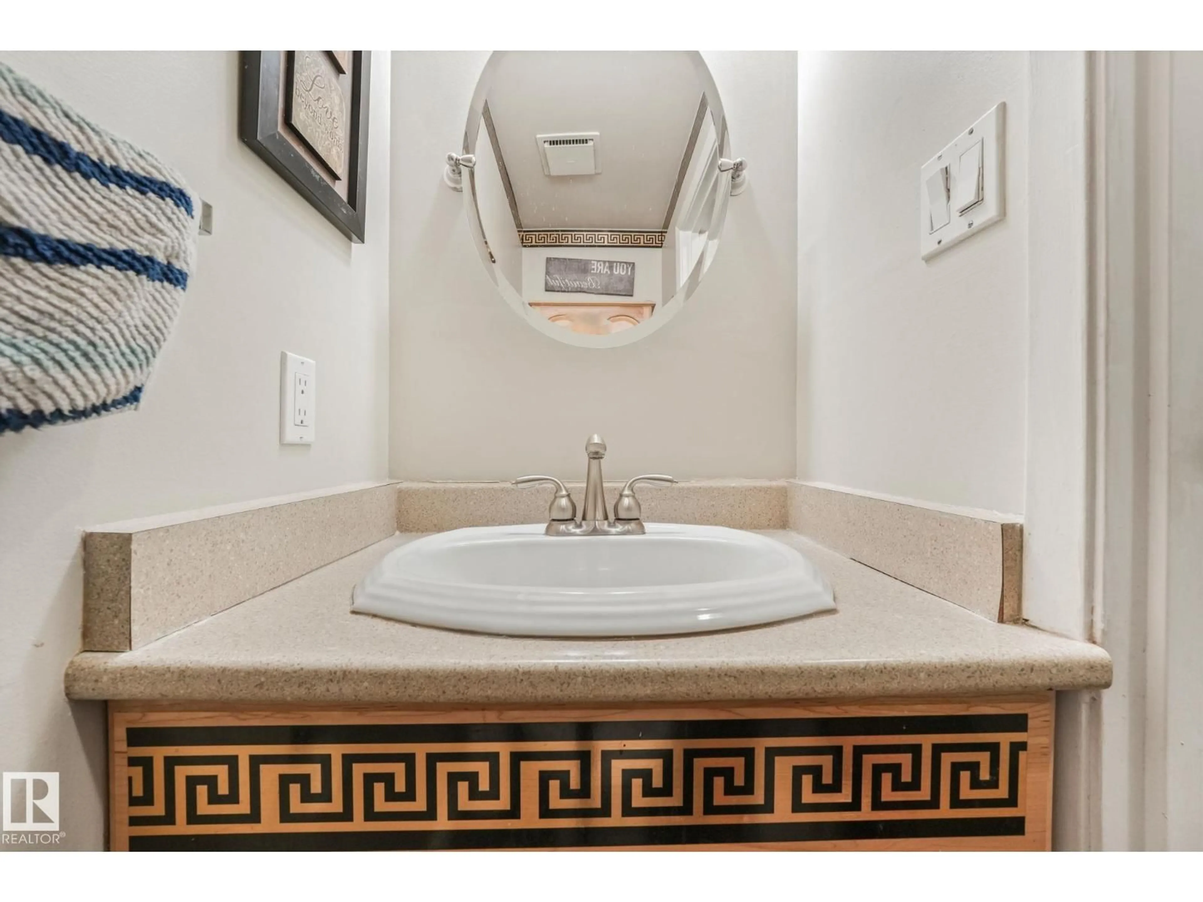 Standard bathroom, ceramic/tile floor for 203B HOMESTEAD CR, Edmonton Alberta T5A2Y2