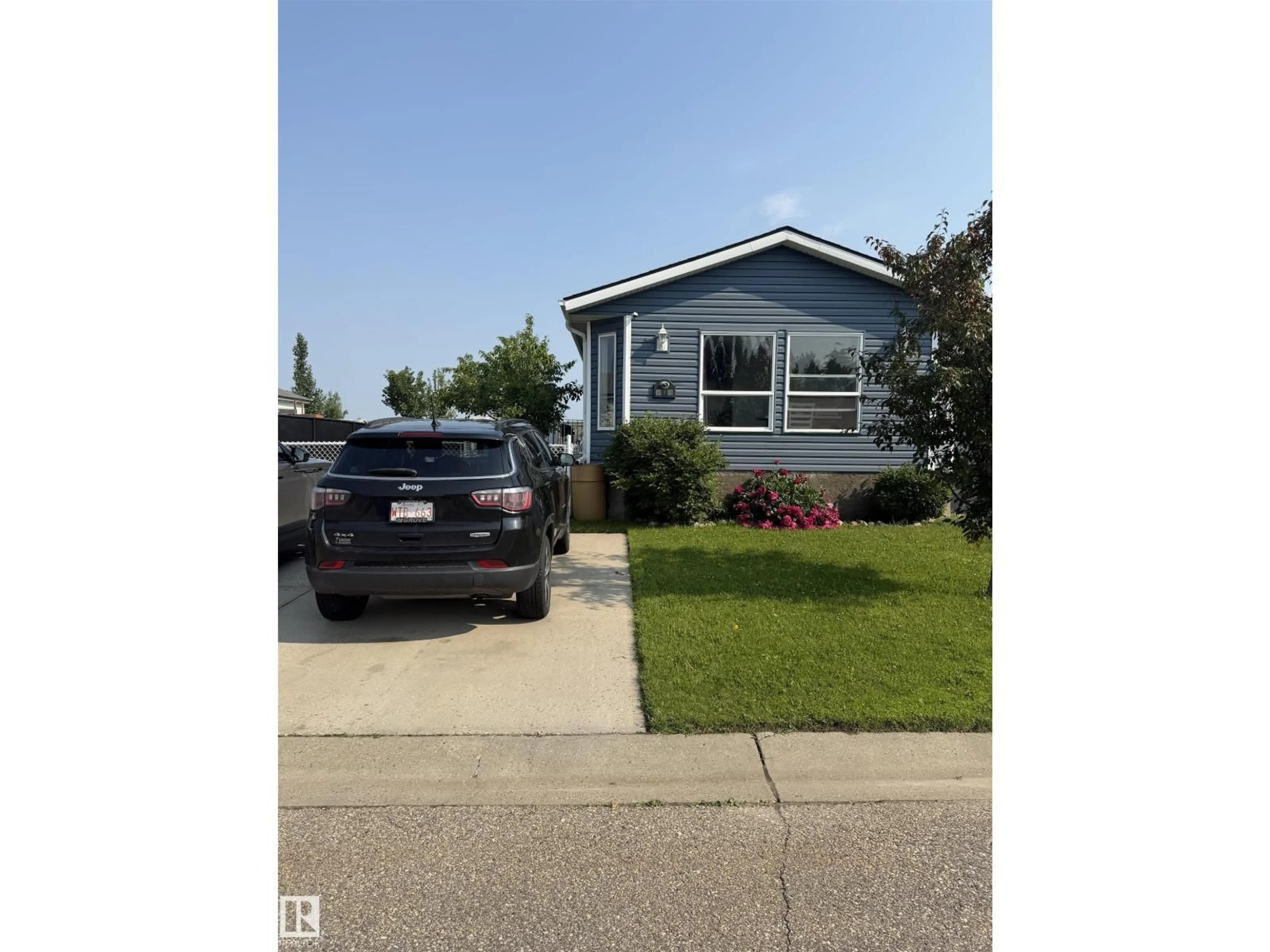 Home with vinyl exterior material, street for 31 GRAYWOOD COVE, Stony Plain Alberta T7Z2P3