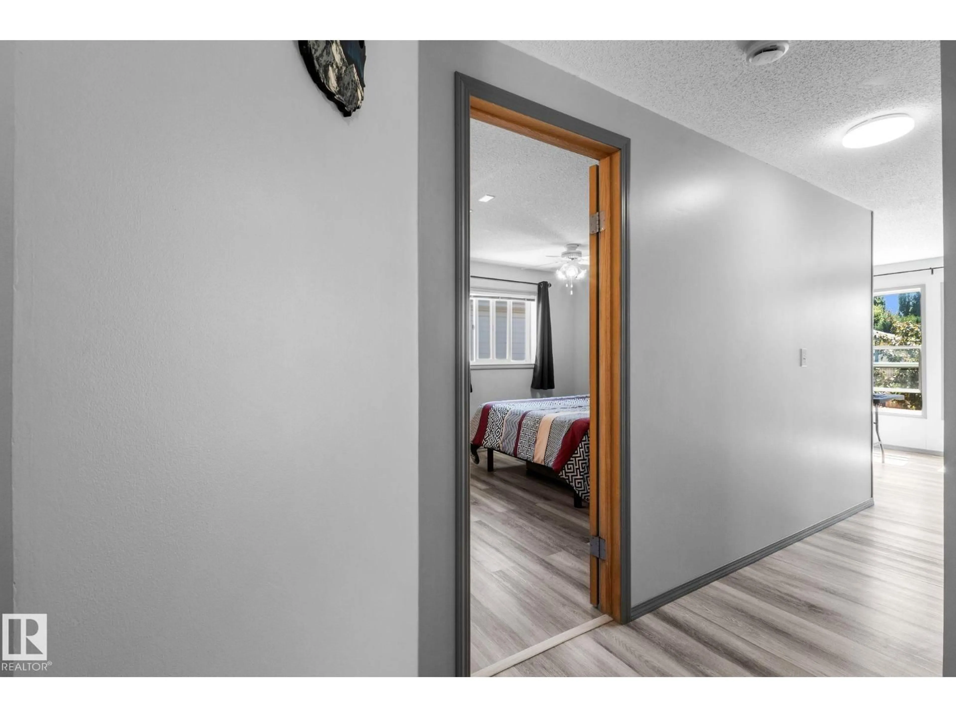 Indoor entryway for 31 GRAYWOOD COVE, Stony Plain Alberta T7Z2P3
