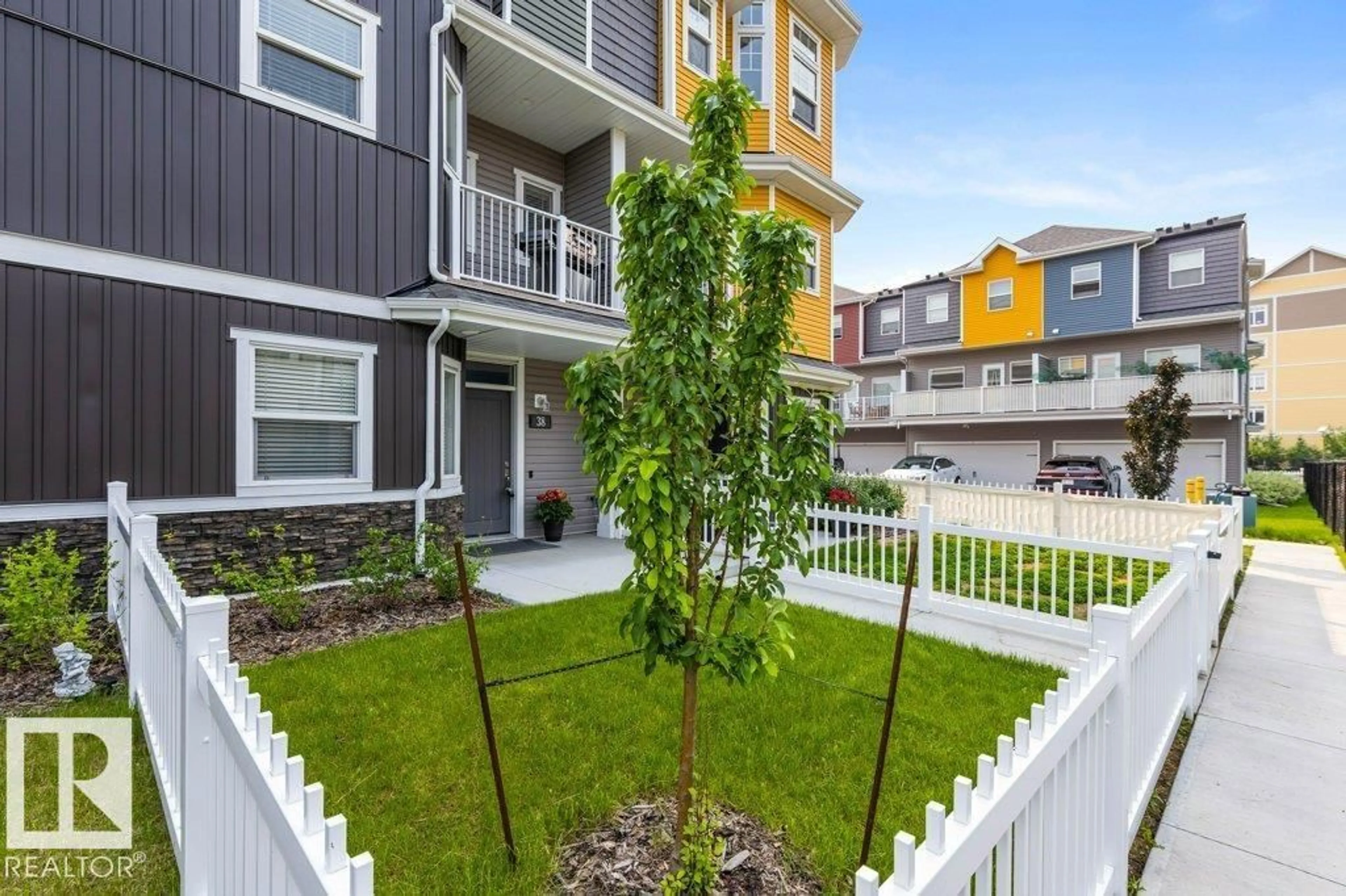 Patio, street for 38 150 EVERITT DR, St. Albert Alberta T8N7R8