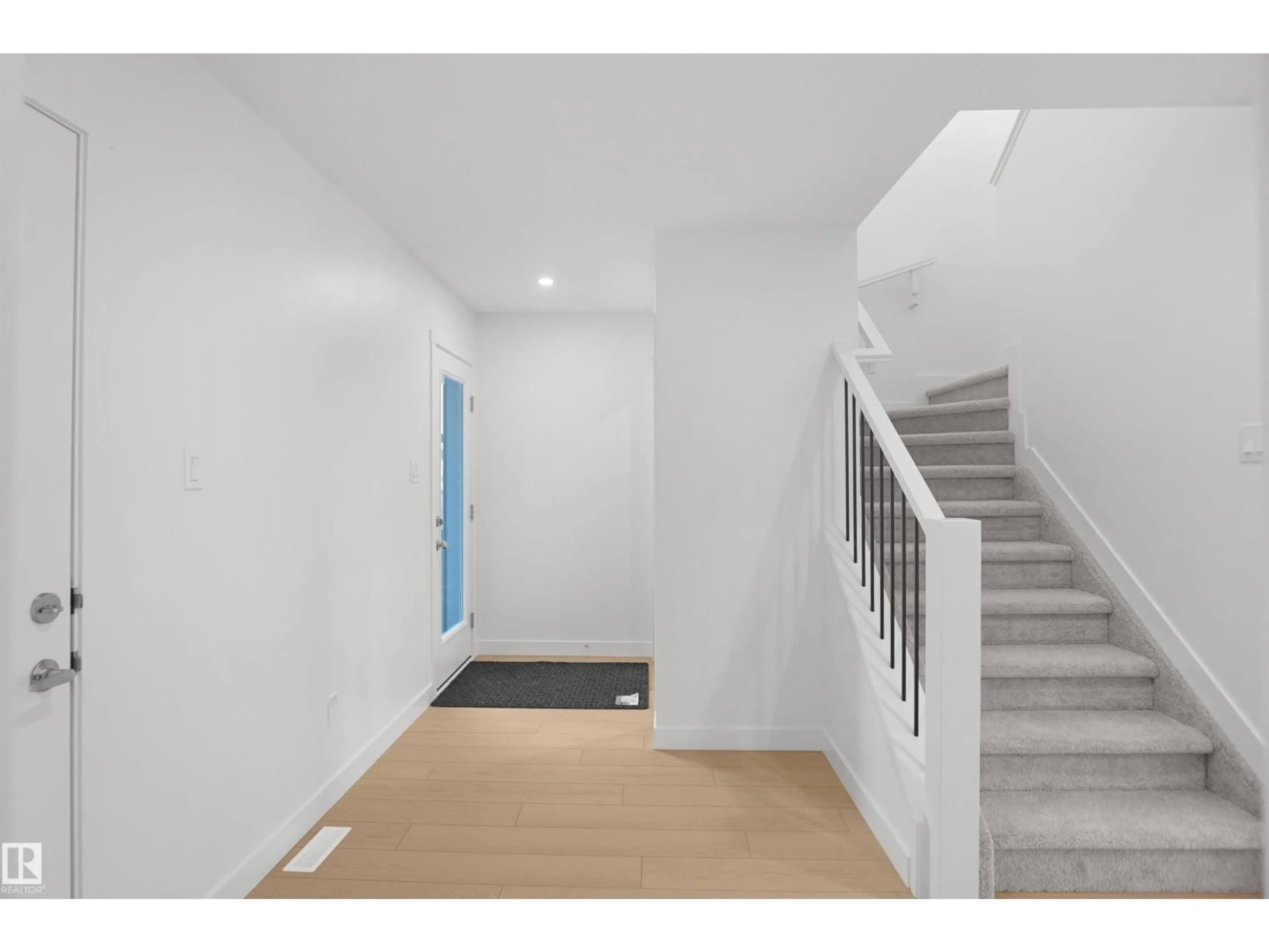 Indoor foyer for NW - 1820 188 ST, Edmonton Alberta T6M3N7
