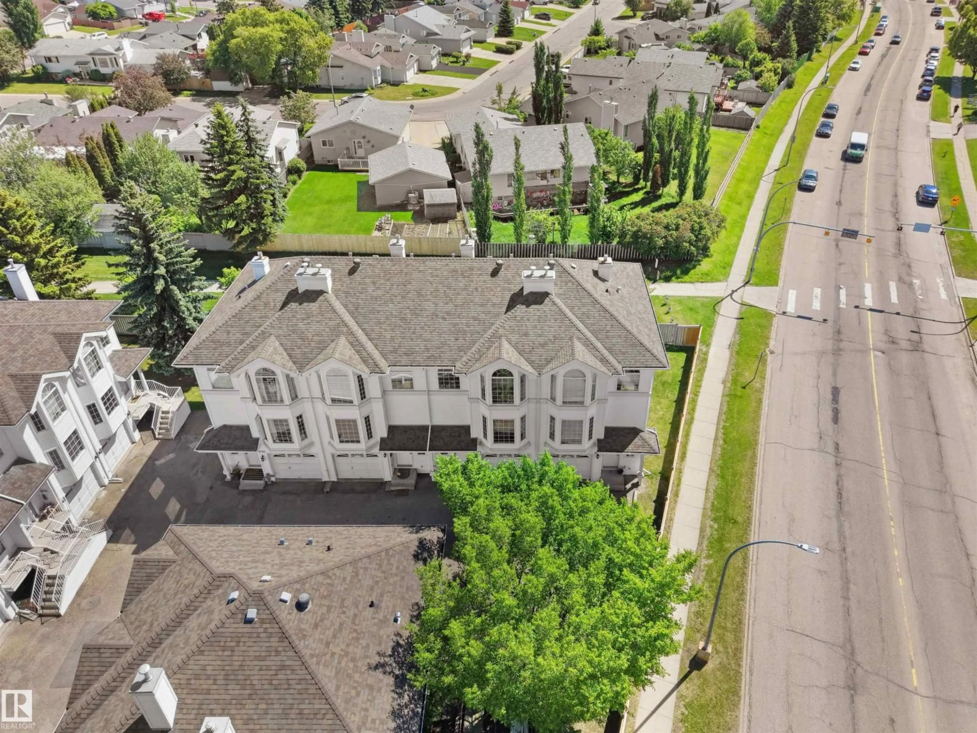 A pic from outside/outdoor area/front of a property/back of a property/a pic from drone, street for NW - 4267 29 AV, Edmonton Alberta T6L6W5