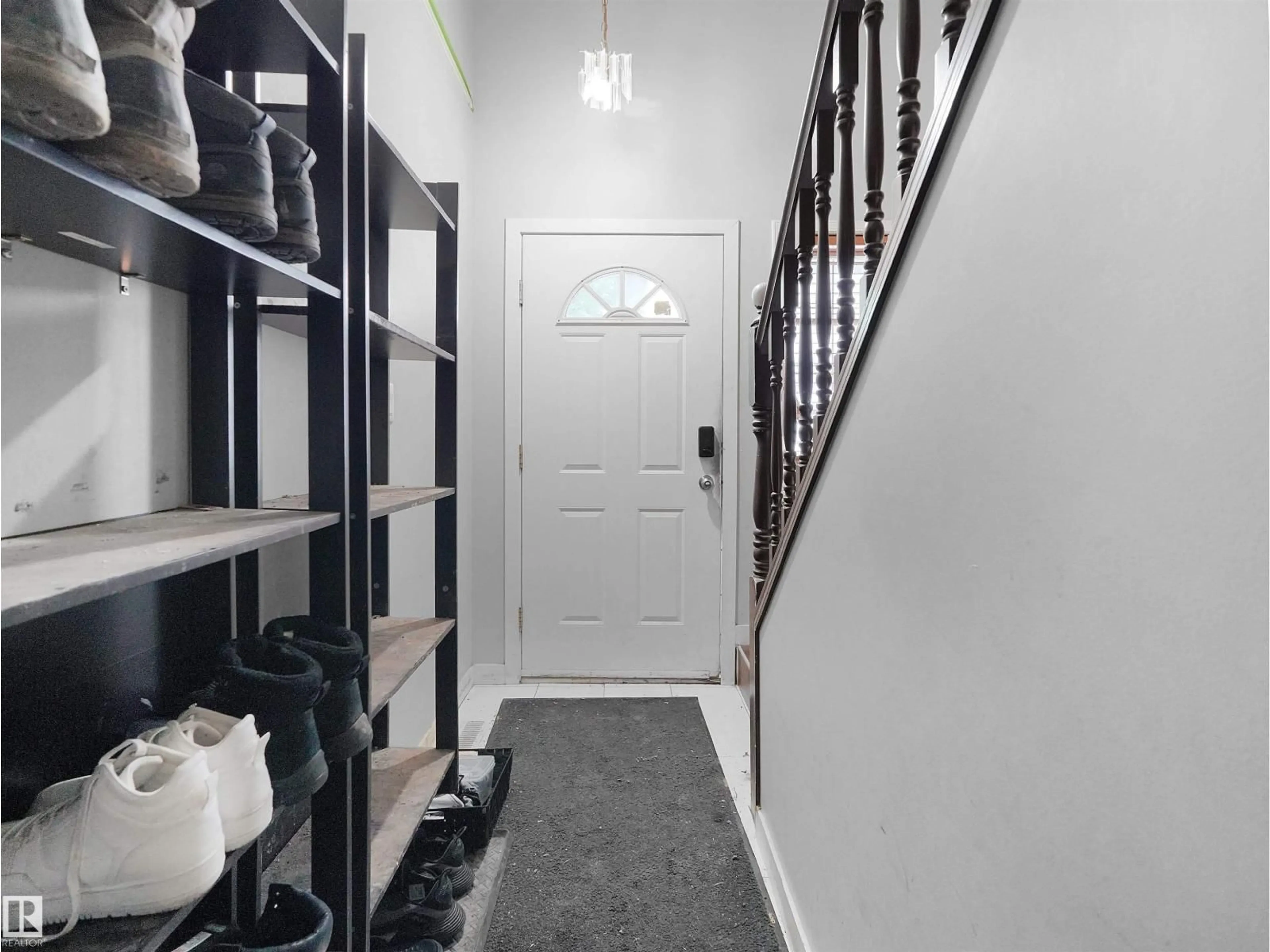 Indoor entryway for NW - 4267 29 AV, Edmonton Alberta T6L6W5