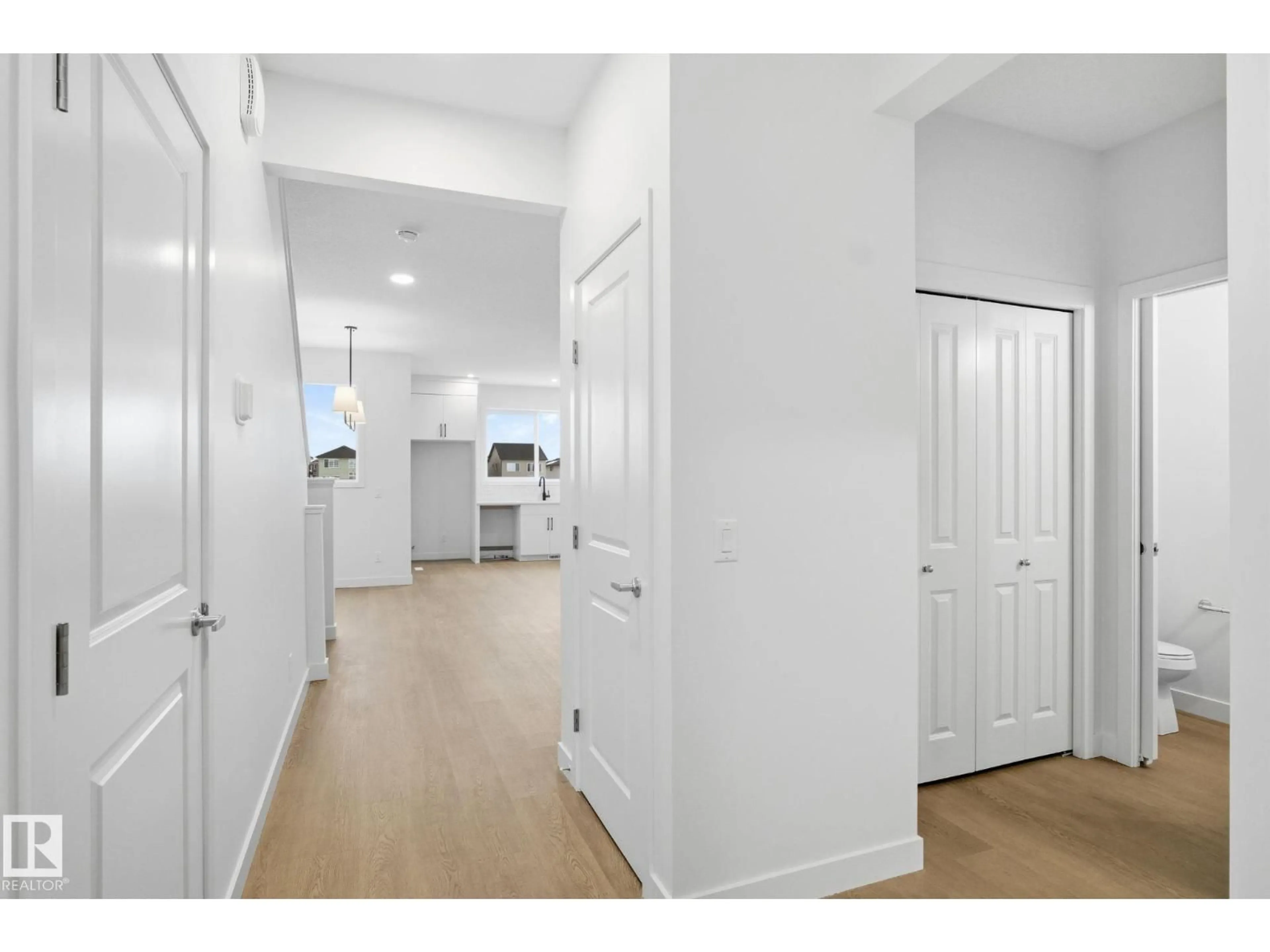 Indoor entryway for 3713 ERLANGER DR, Edmonton Alberta T6M3G6