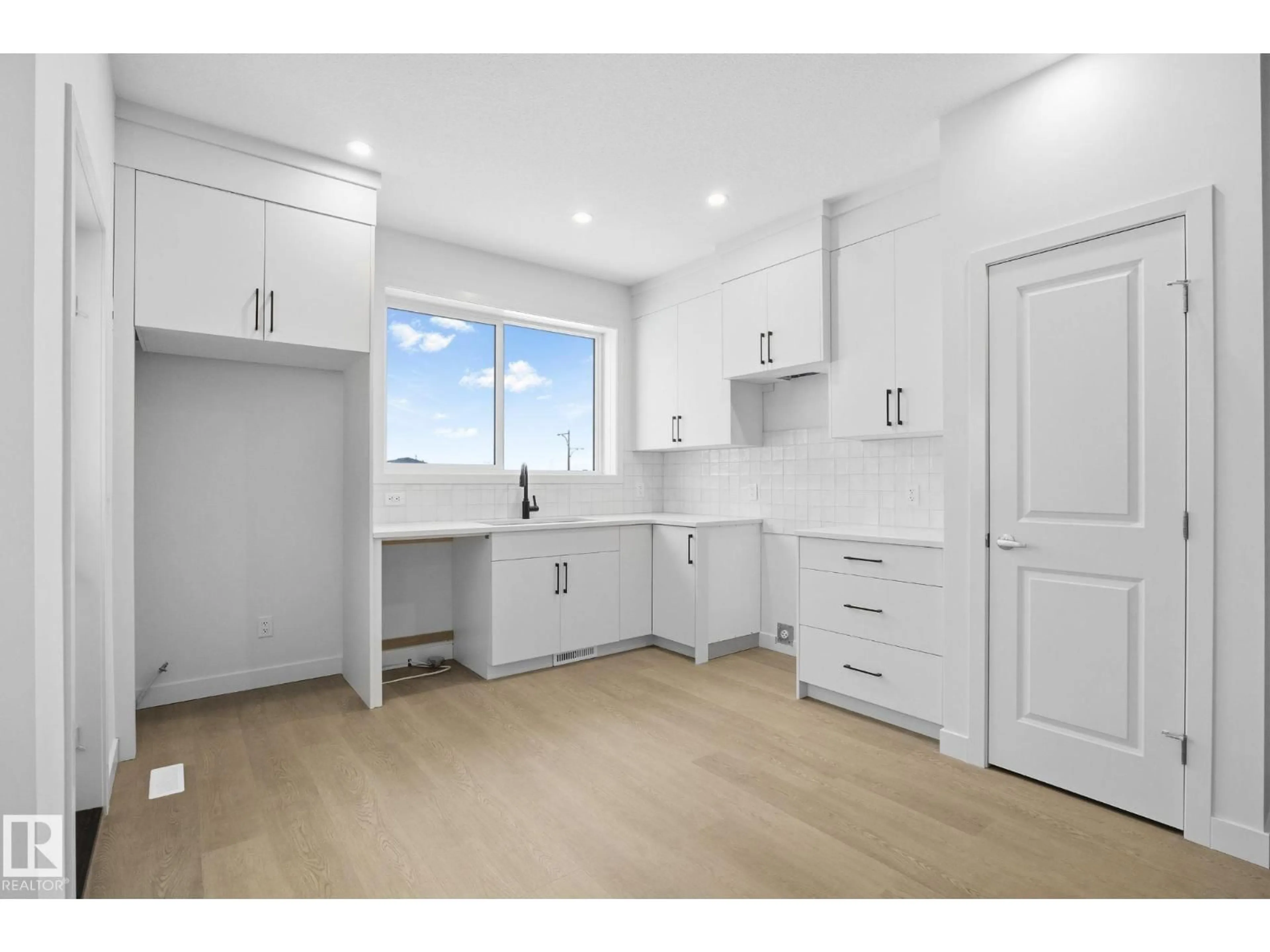Unknown for 3713 ERLANGER DR, Edmonton Alberta T6M3G6