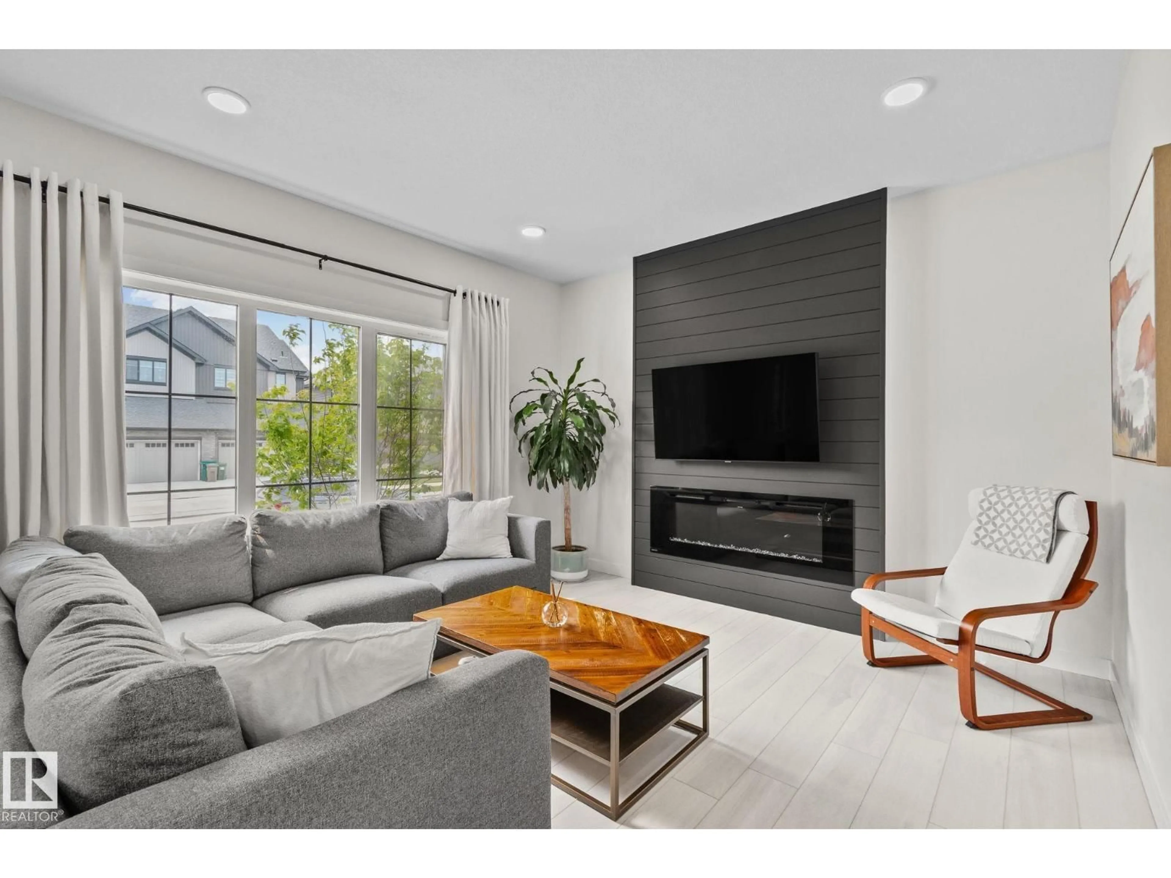 Living room with furniture, unknown for 26 CHAMBERY CR, St. Albert Alberta T8T2C5