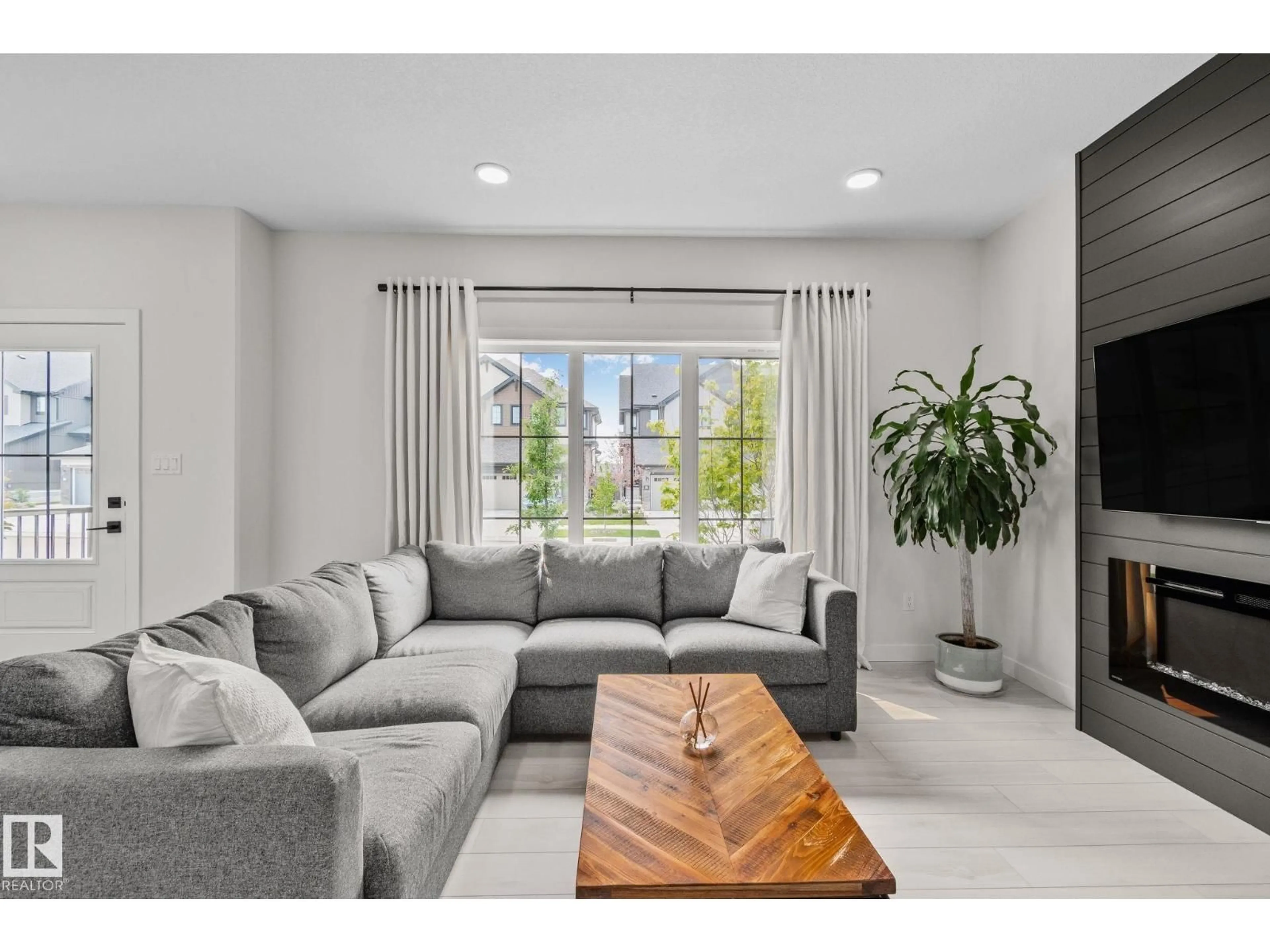 Living room with furniture, unknown for 26 CHAMBERY CR, St. Albert Alberta T8T2C5