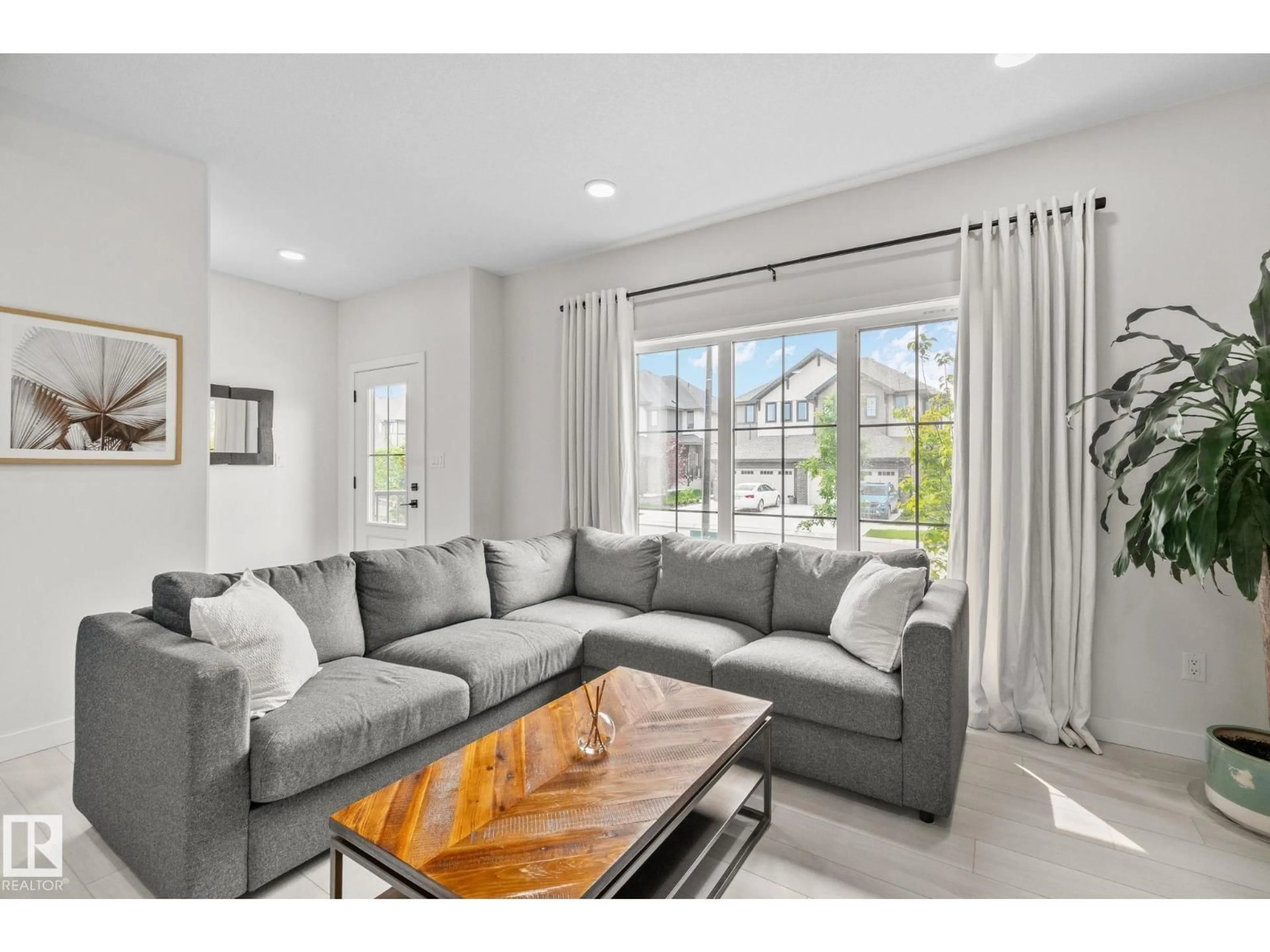 Living room with furniture, unknown for 26 CHAMBERY CR, St. Albert Alberta T8T2C5