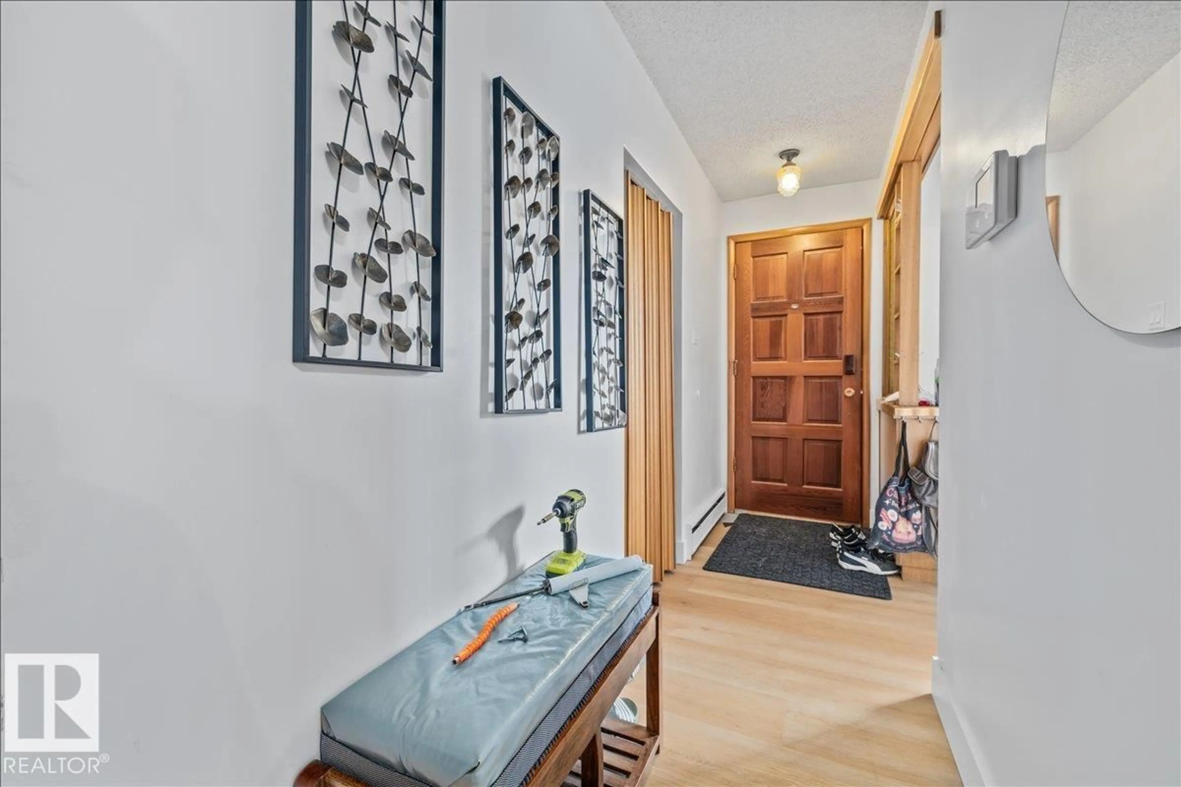 Indoor entryway for NW - 8736 72 ST, Edmonton Alberta T6B1Y5