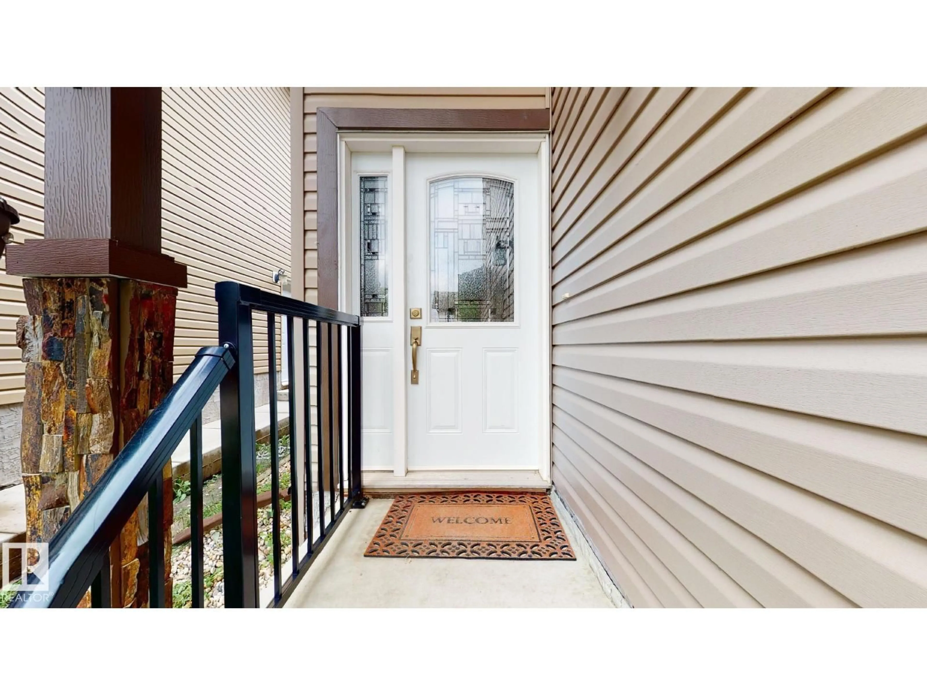 Indoor entryway for SW - 5129 1B AV, Edmonton Alberta T6X0Z7