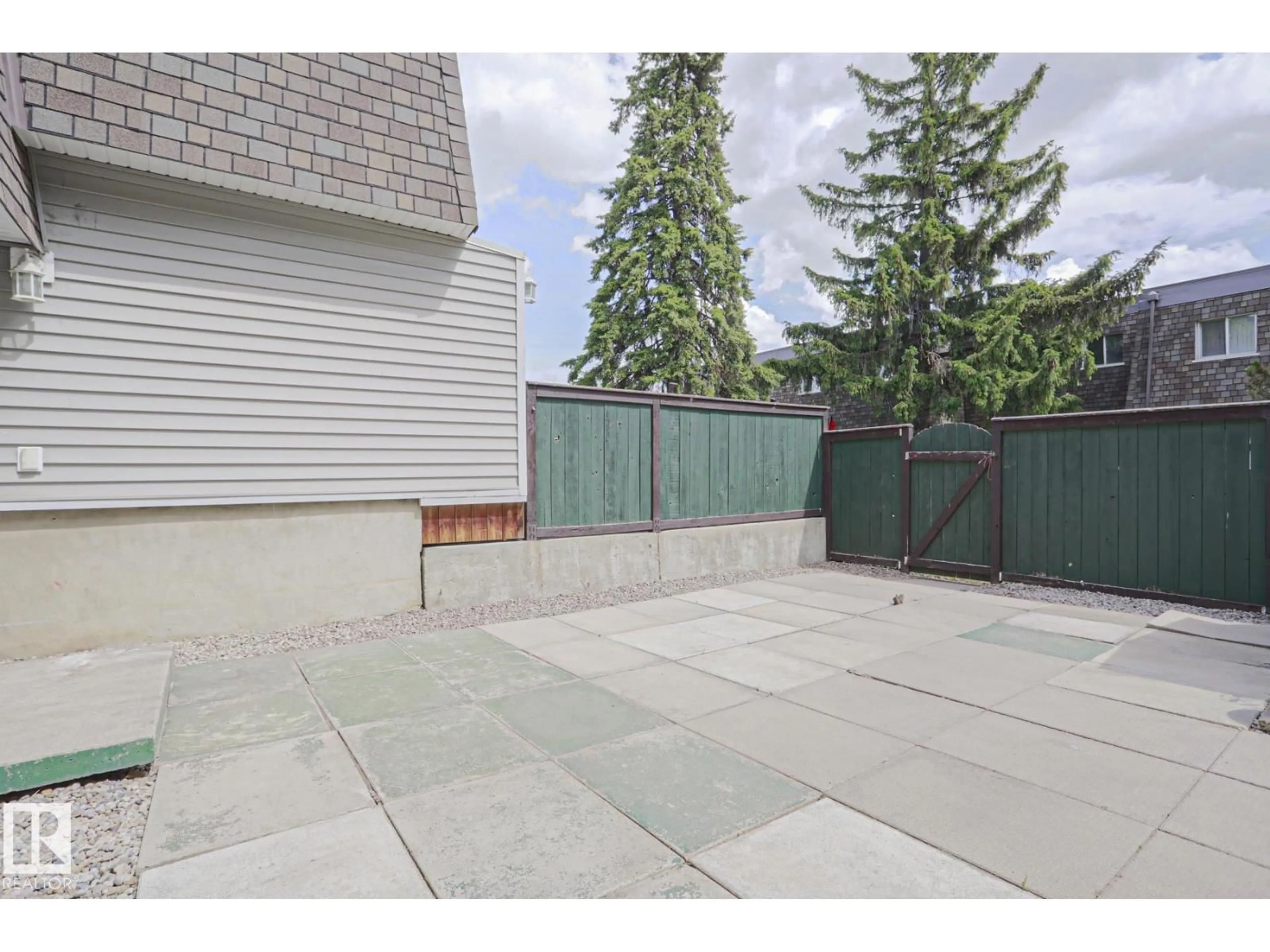 Patio, street for 603 VILLAGE ON THE GREEN GR, Edmonton Alberta T5A1A2