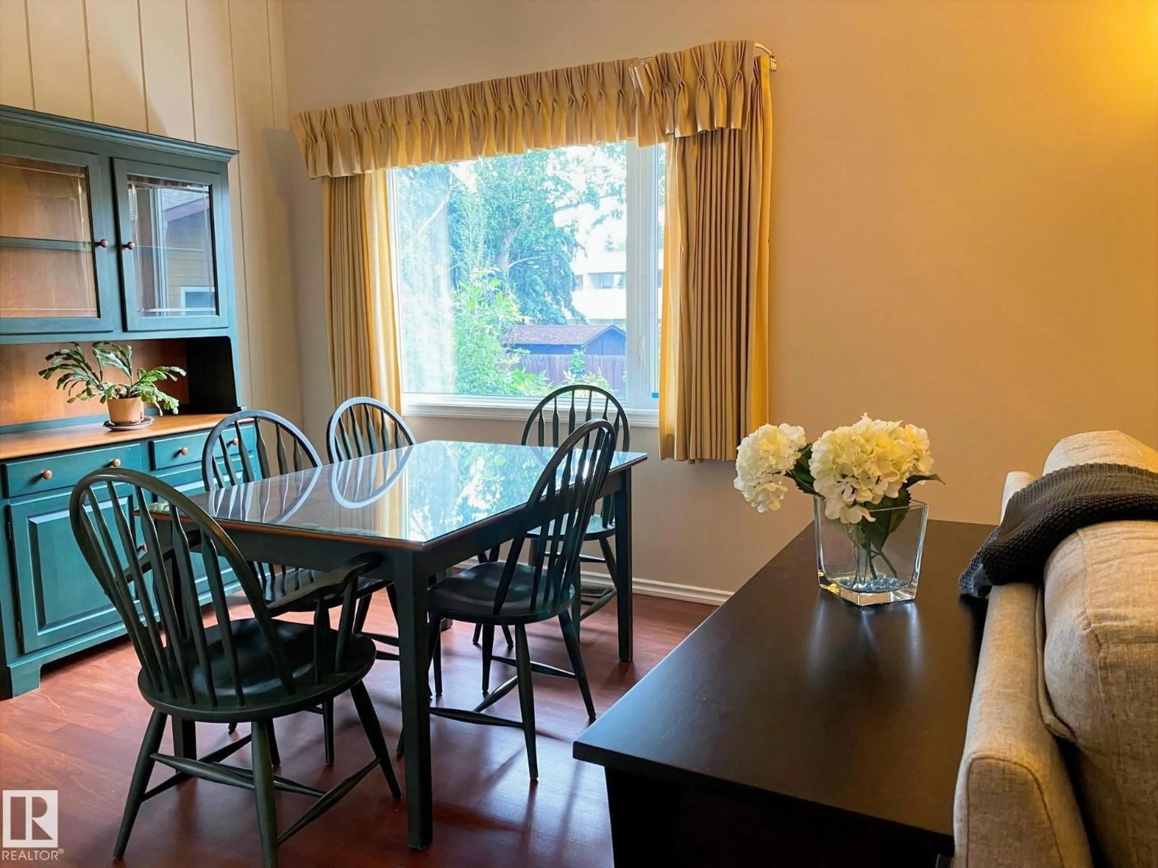 Dining room, wood/laminate floor for 2211 MILLBOURNE RD W, Edmonton Alberta T6K0Y3