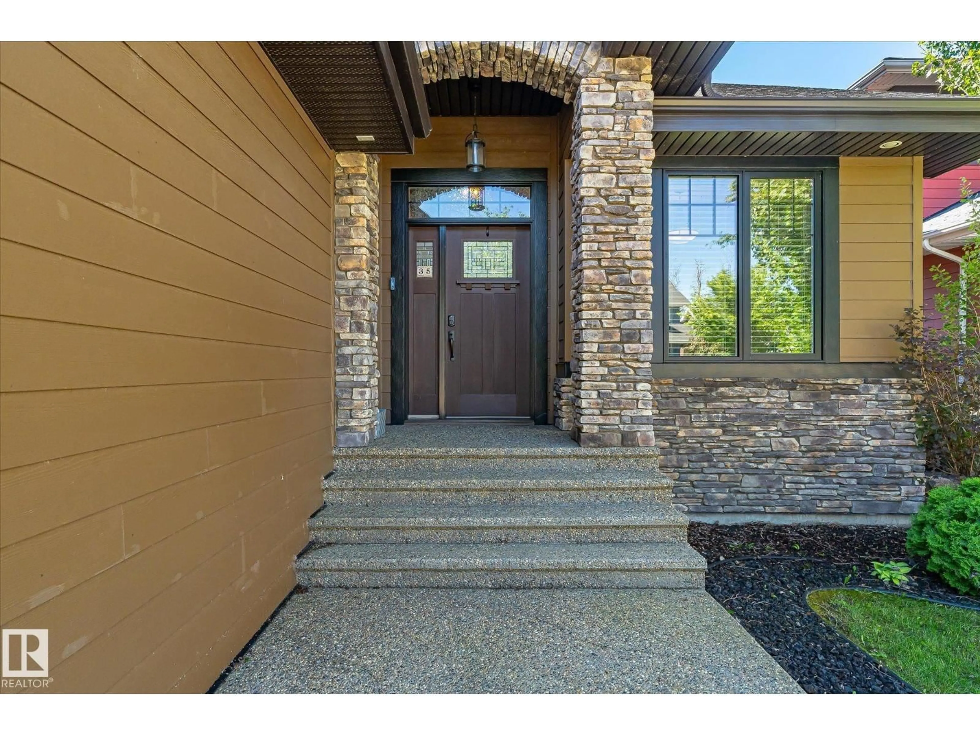 Indoor entryway for 35 EDGEWATER TERR, St. Albert Alberta T8N4G7