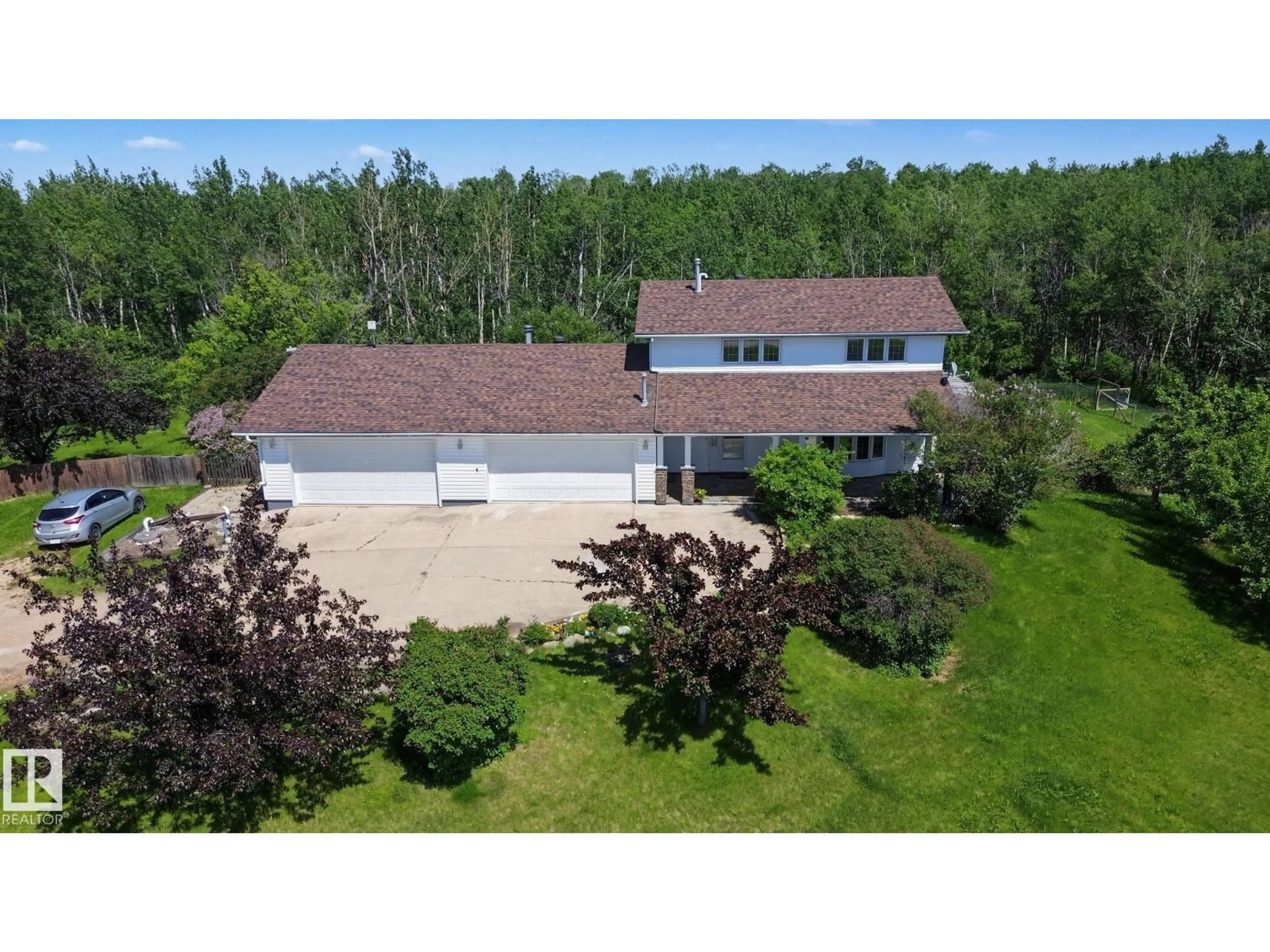 A pic from outside/outdoor area/front of a property/back of a property/a pic from drone, unknown for 51357 RGE ROAD 231, Rural Strathcona County Alberta T8B1K7