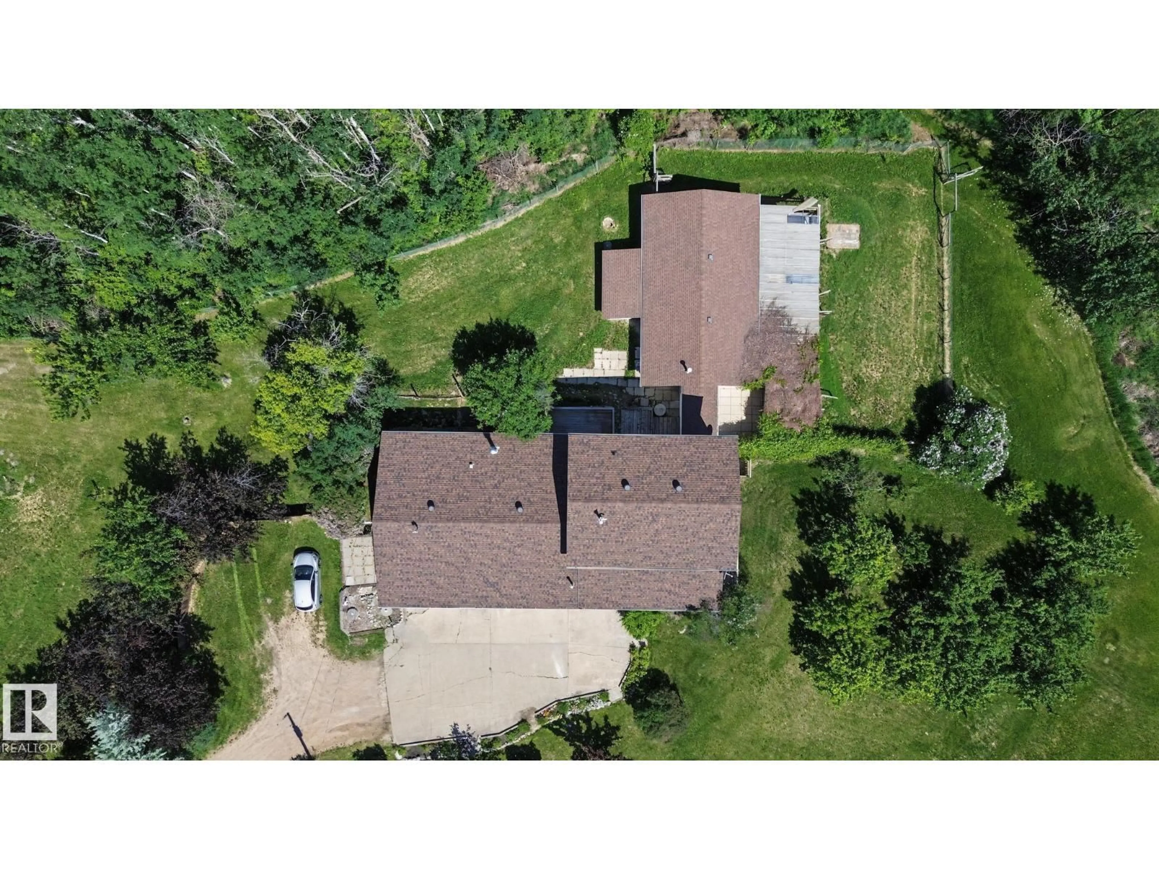 A pic from outside/outdoor area/front of a property/back of a property/a pic from drone, street for 51357 RGE ROAD 231, Rural Strathcona County Alberta T8B1K7