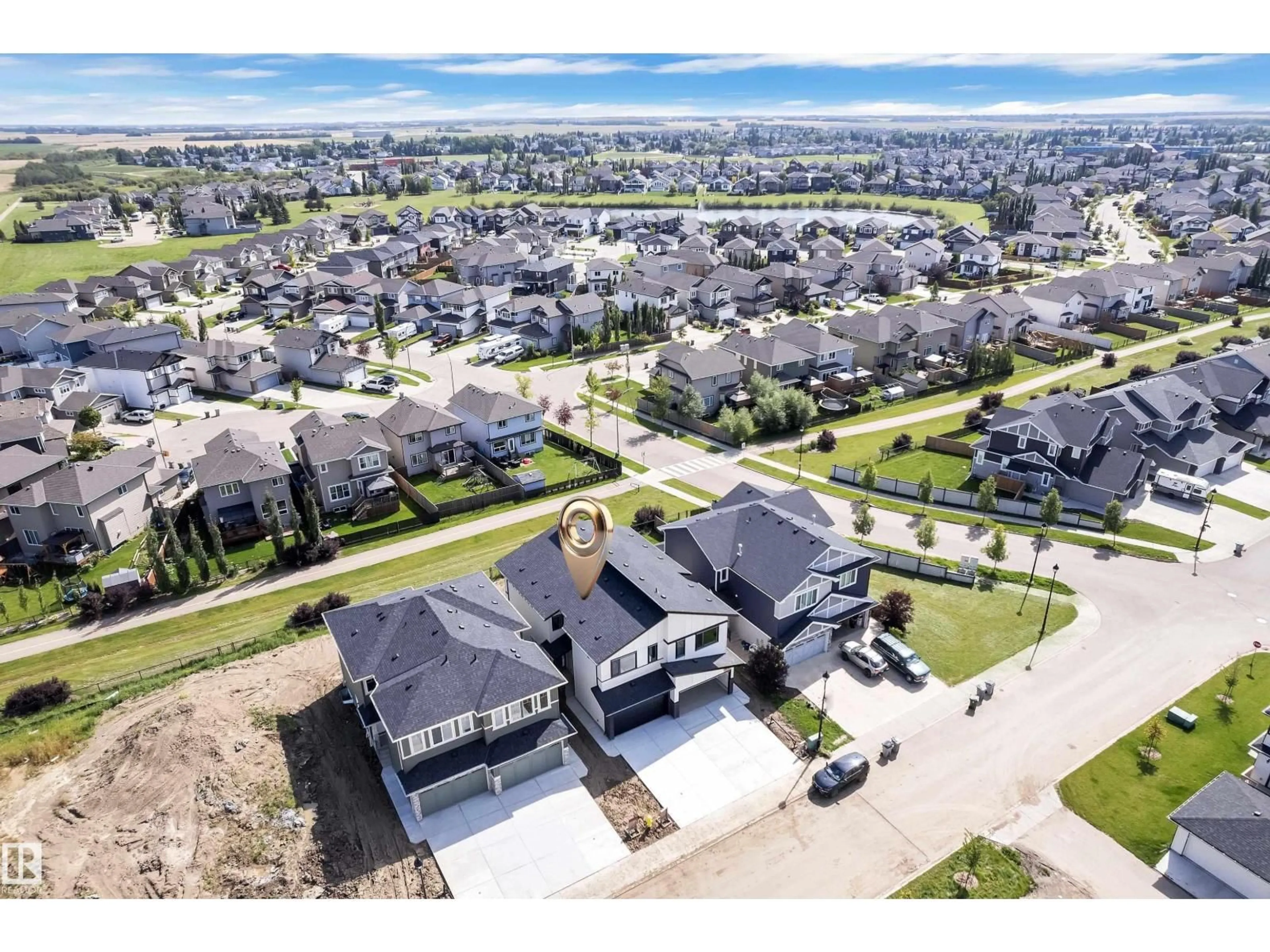 A pic from outside/outdoor area/front of a property/back of a property/a pic from drone, unknown for 10707 98 ST, Morinville Alberta T8R2R2