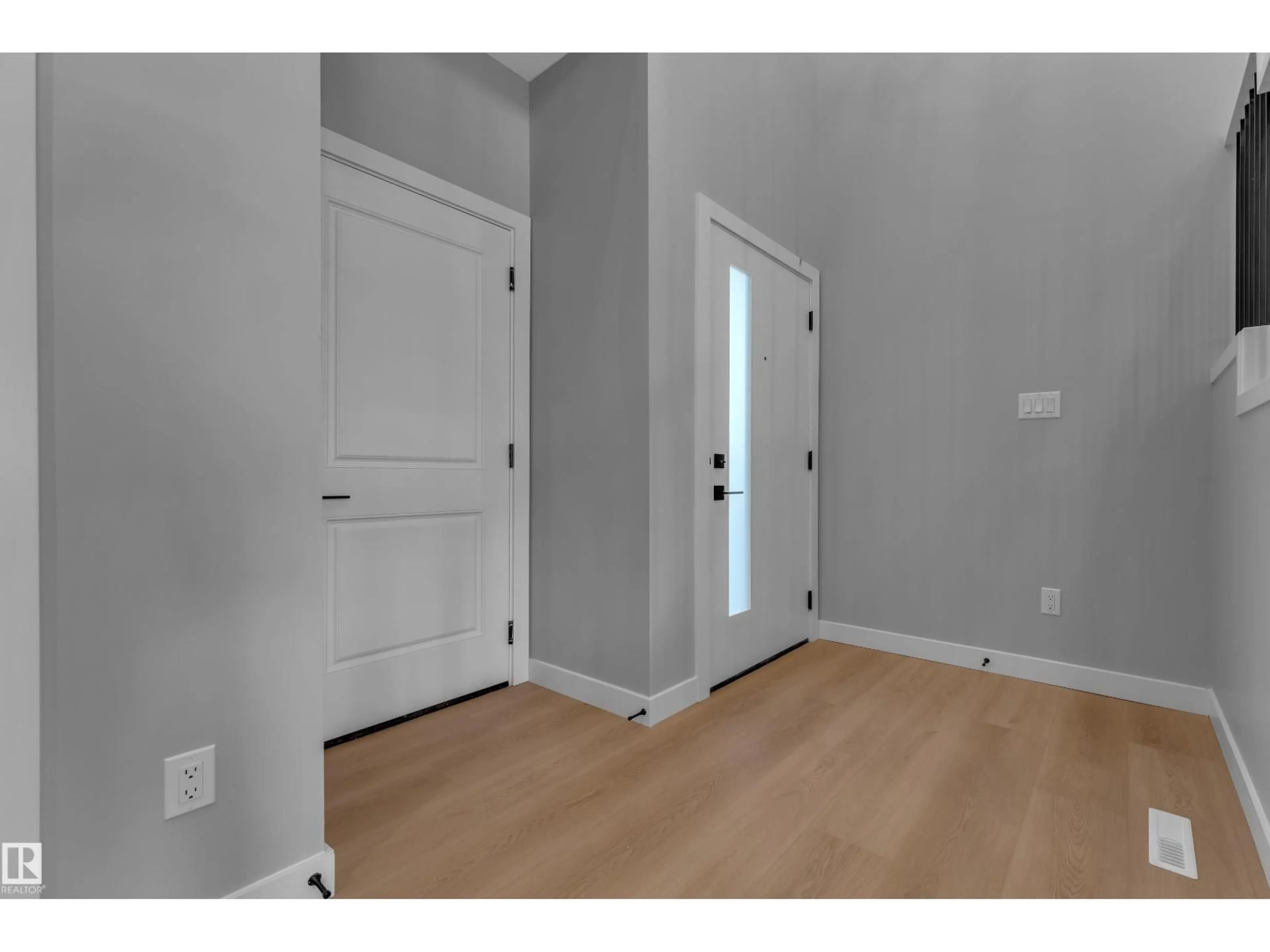 Indoor entryway for 10707 98 ST, Morinville Alberta T8R2R2