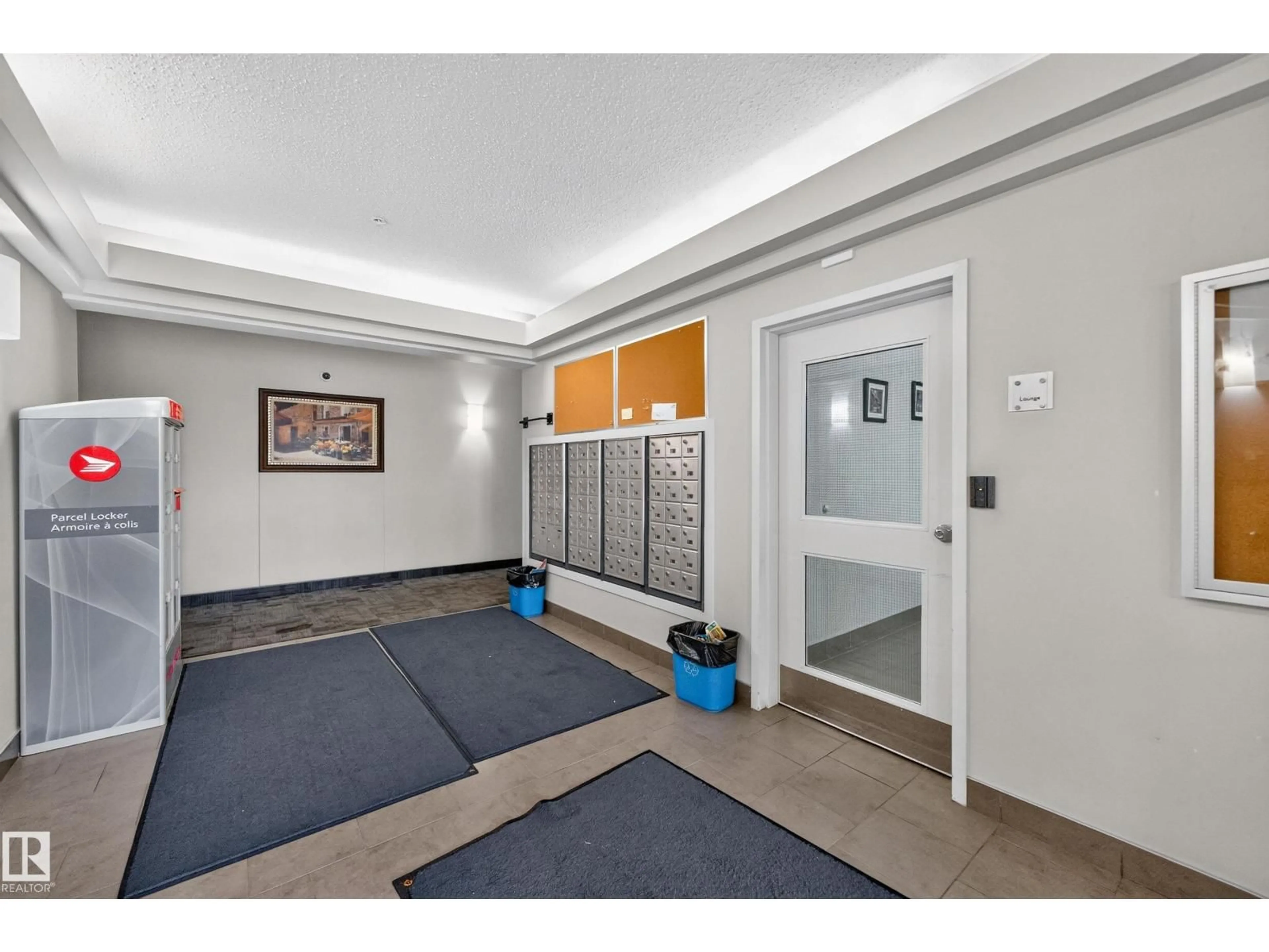 Indoor foyer for #417 - 13835 155 AV, Edmonton Alberta T6V0B7