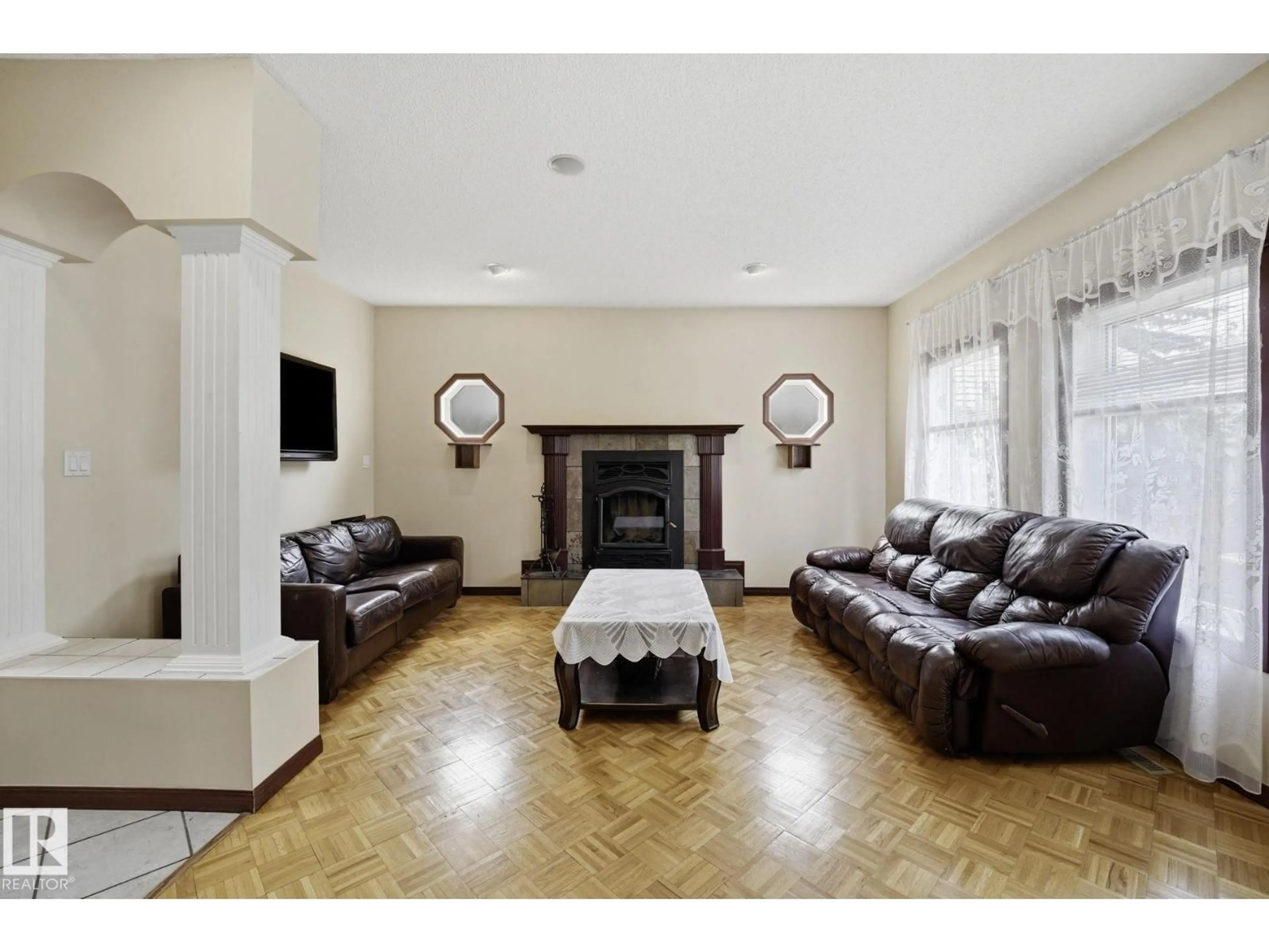 Living room with furniture, unknown for 714 DALHOUSIE WY, Edmonton Alberta T6M2V3