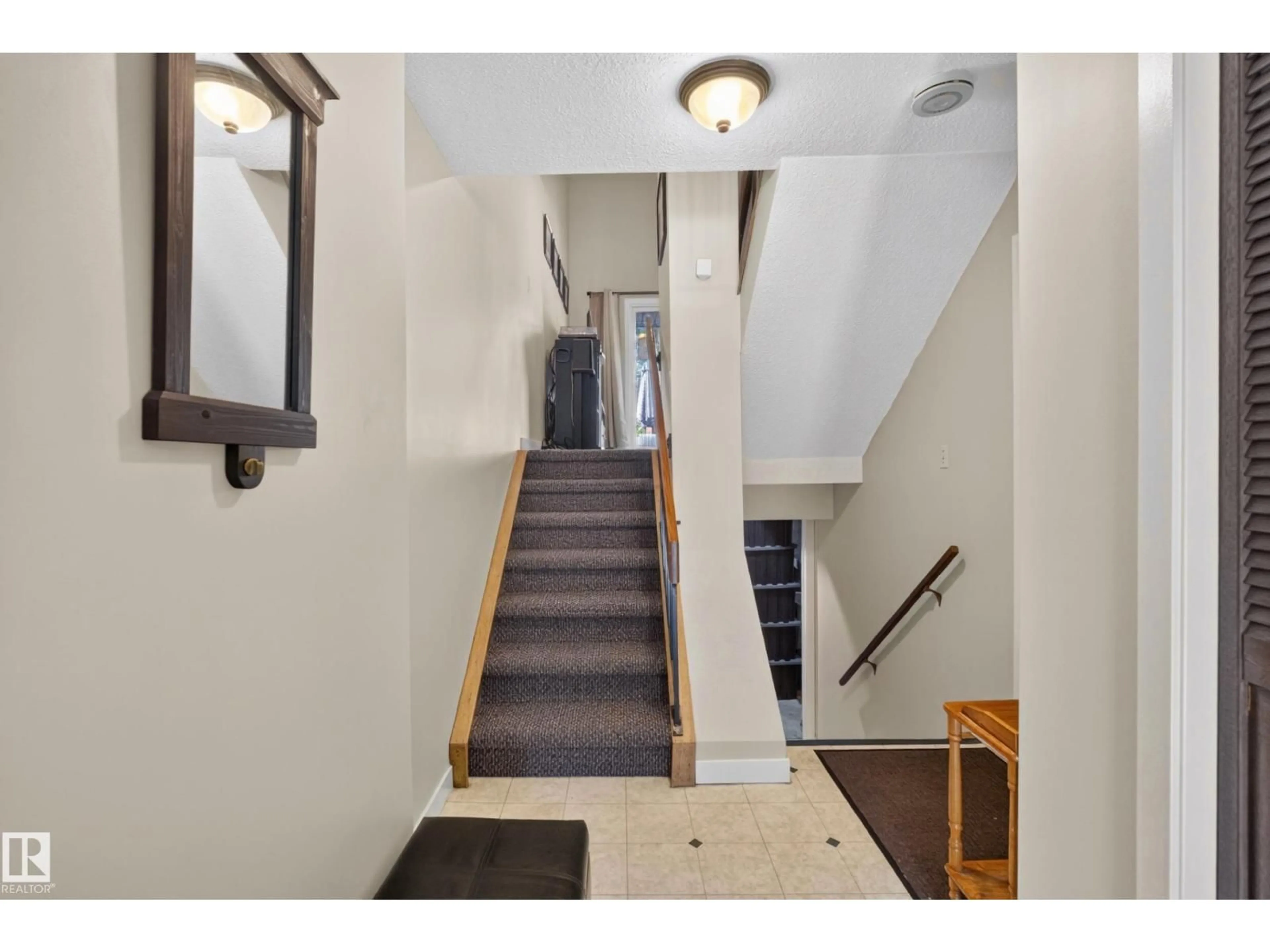 Indoor foyer for 12062 157 AV, Edmonton Alberta T5X2R9