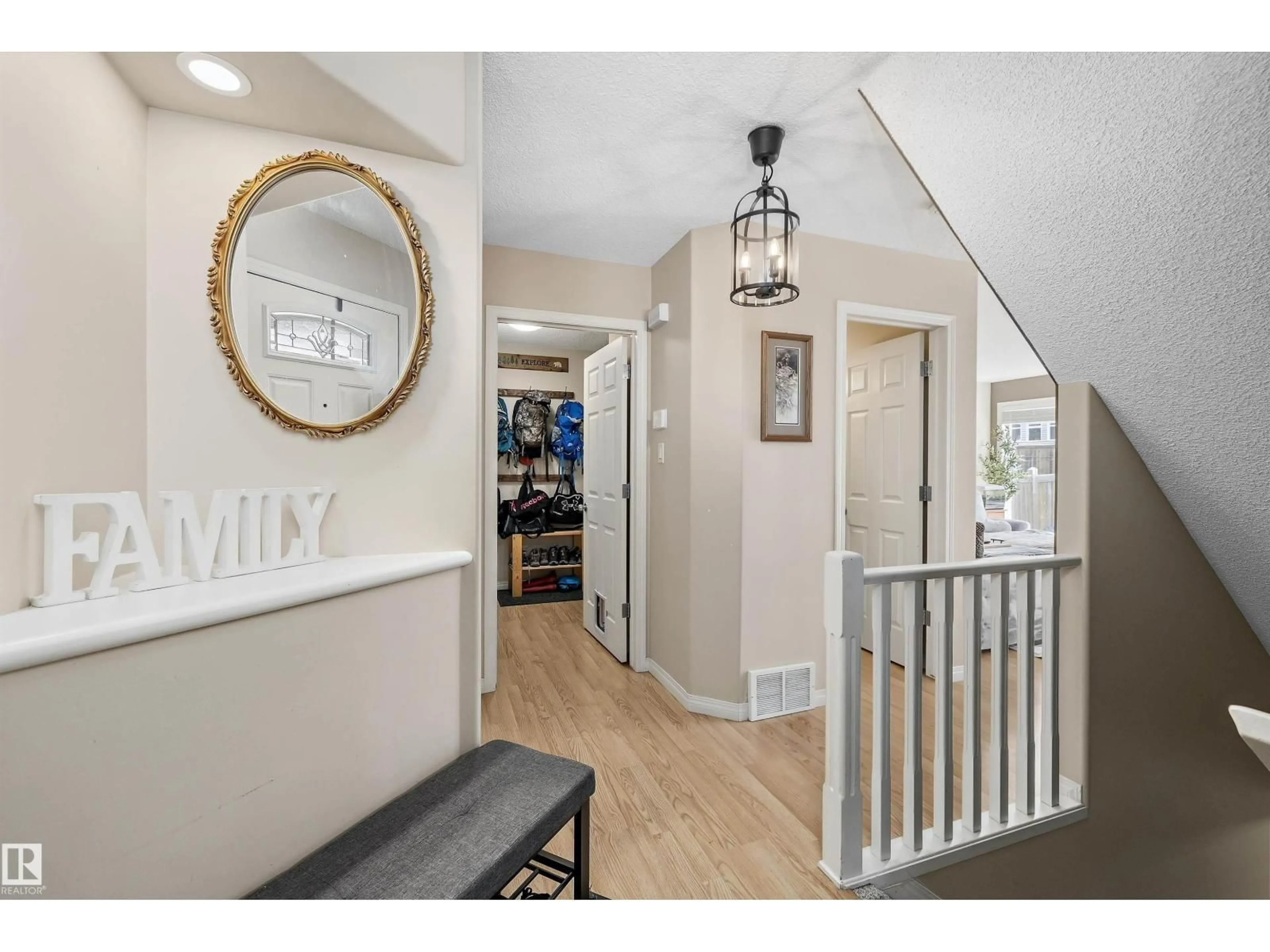 Indoor entryway for 33 LAMPLIGHT DR, Spruce Grove Alberta T7X4N1